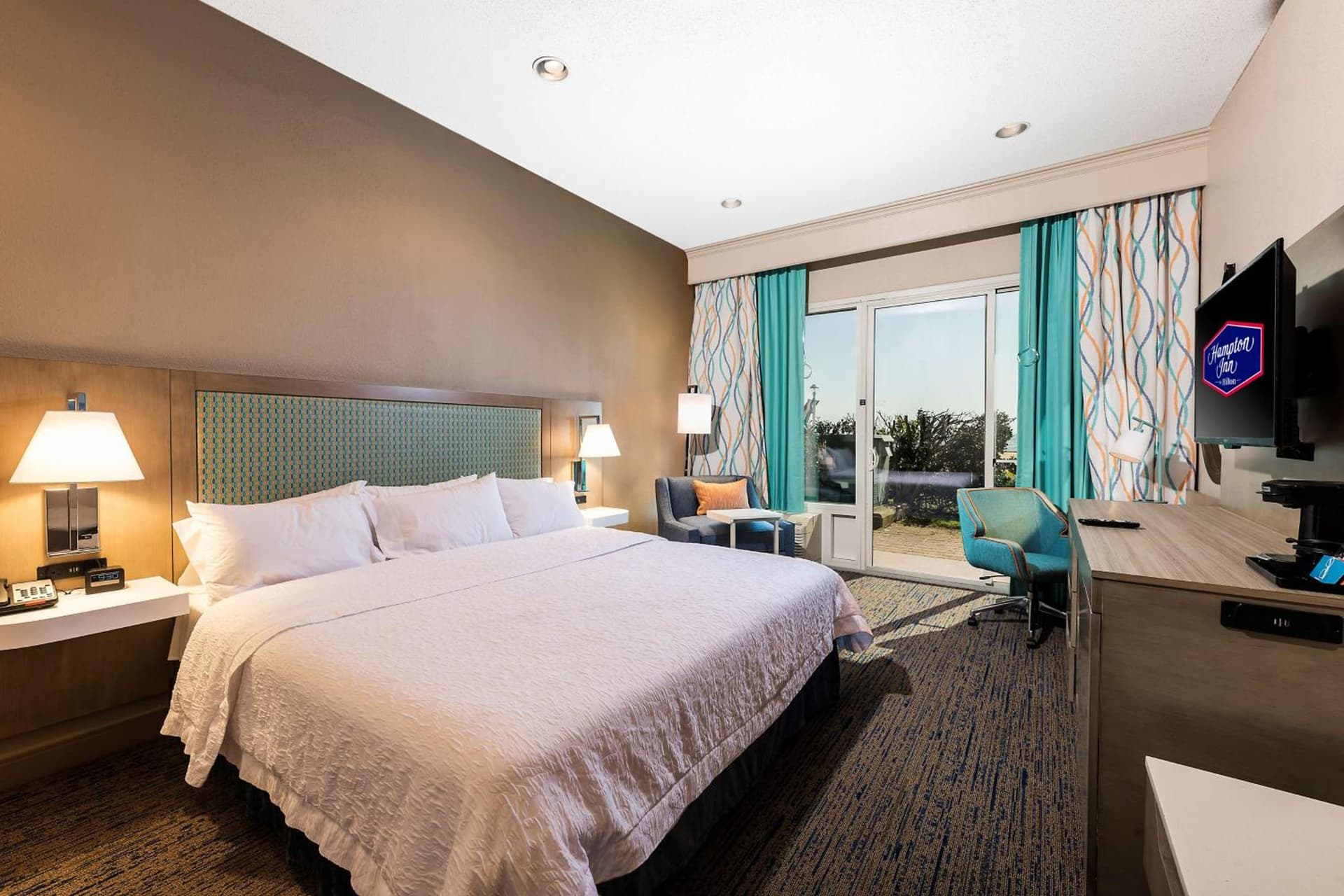 Hampton Inn Virginia Beach Oceanfront North gallery photo in Virginia Beach, VA — image 10