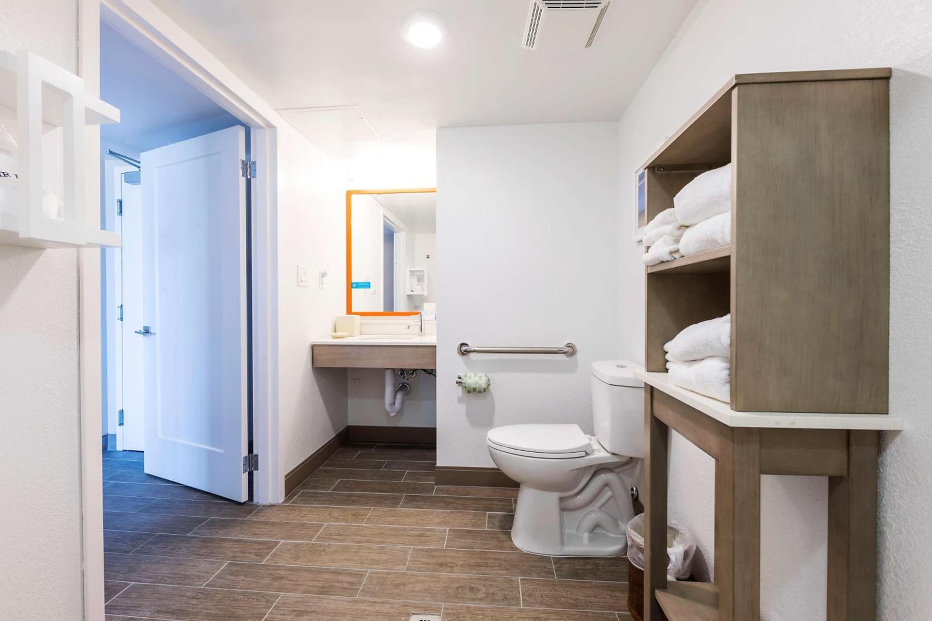Hampton Inn Virginia Beach Oceanfront North gallery photo in Virginia Beach, VA — image 24