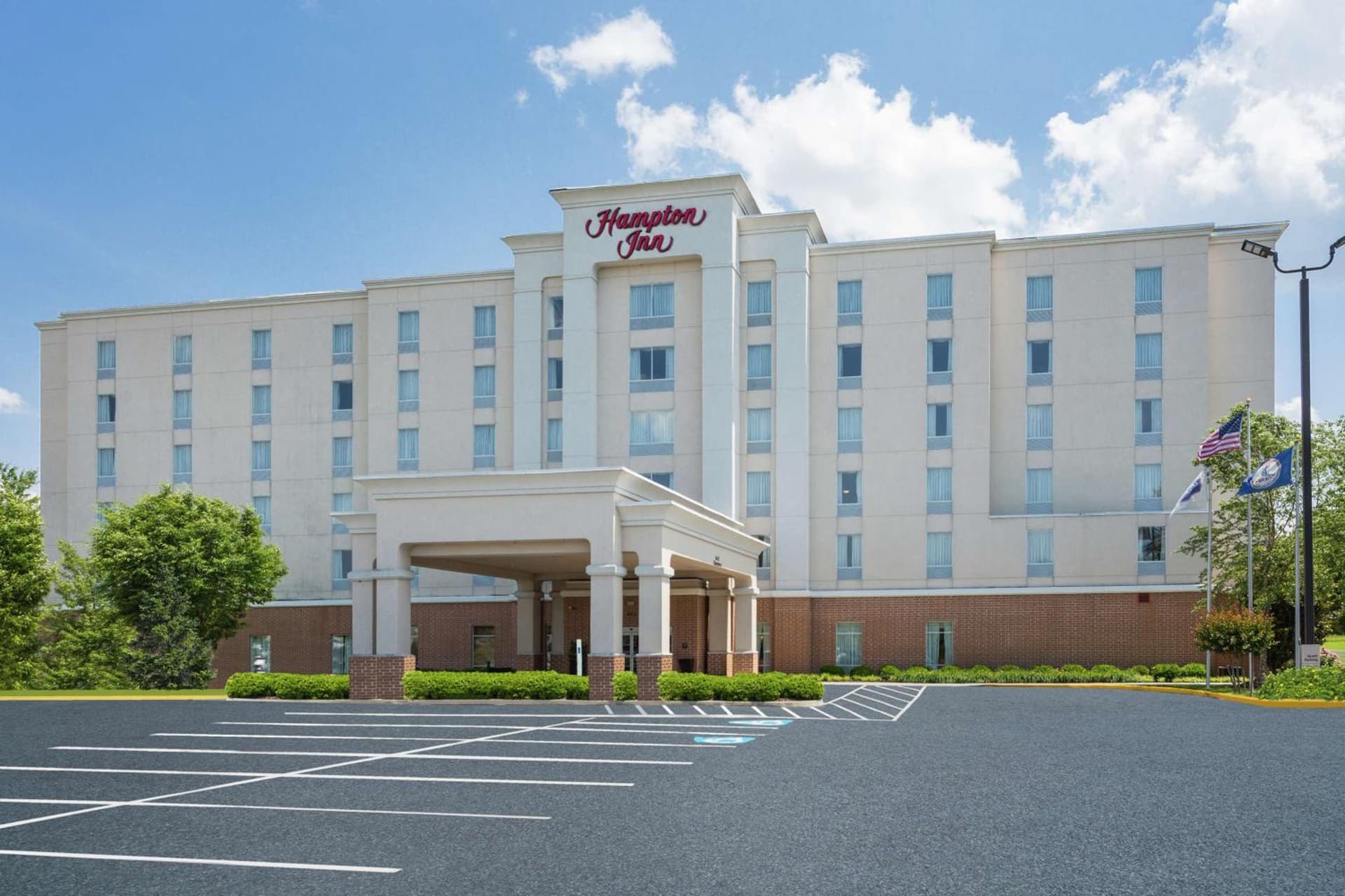 Hampton Inn Petersburg - Southpark Mall featured exterior or lobby in Colonial Heights, VA — similar hotel