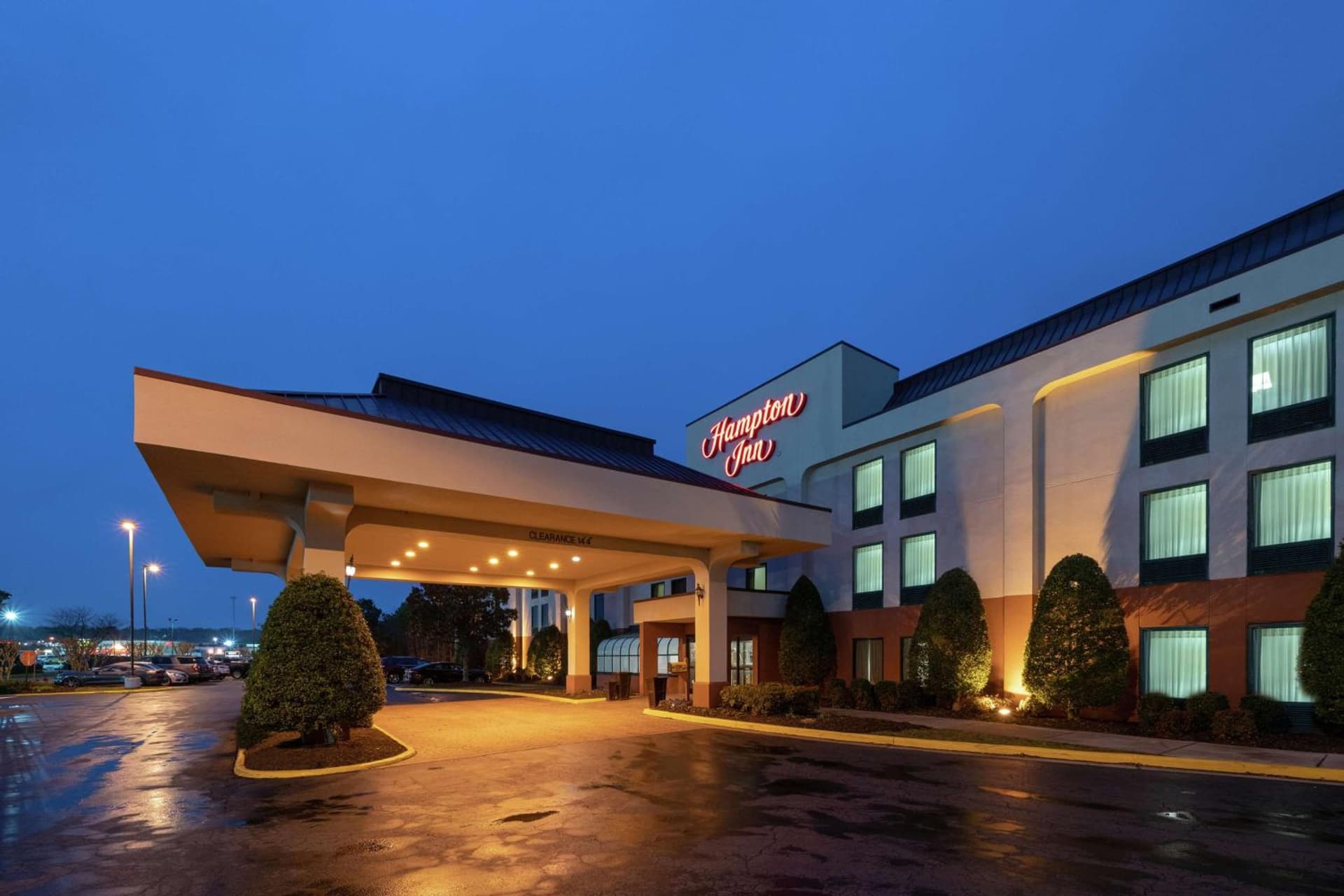 Hampton Inn Hopewell Fort Gregg-Adams interior in Hopewell, VA — gallery photo 2