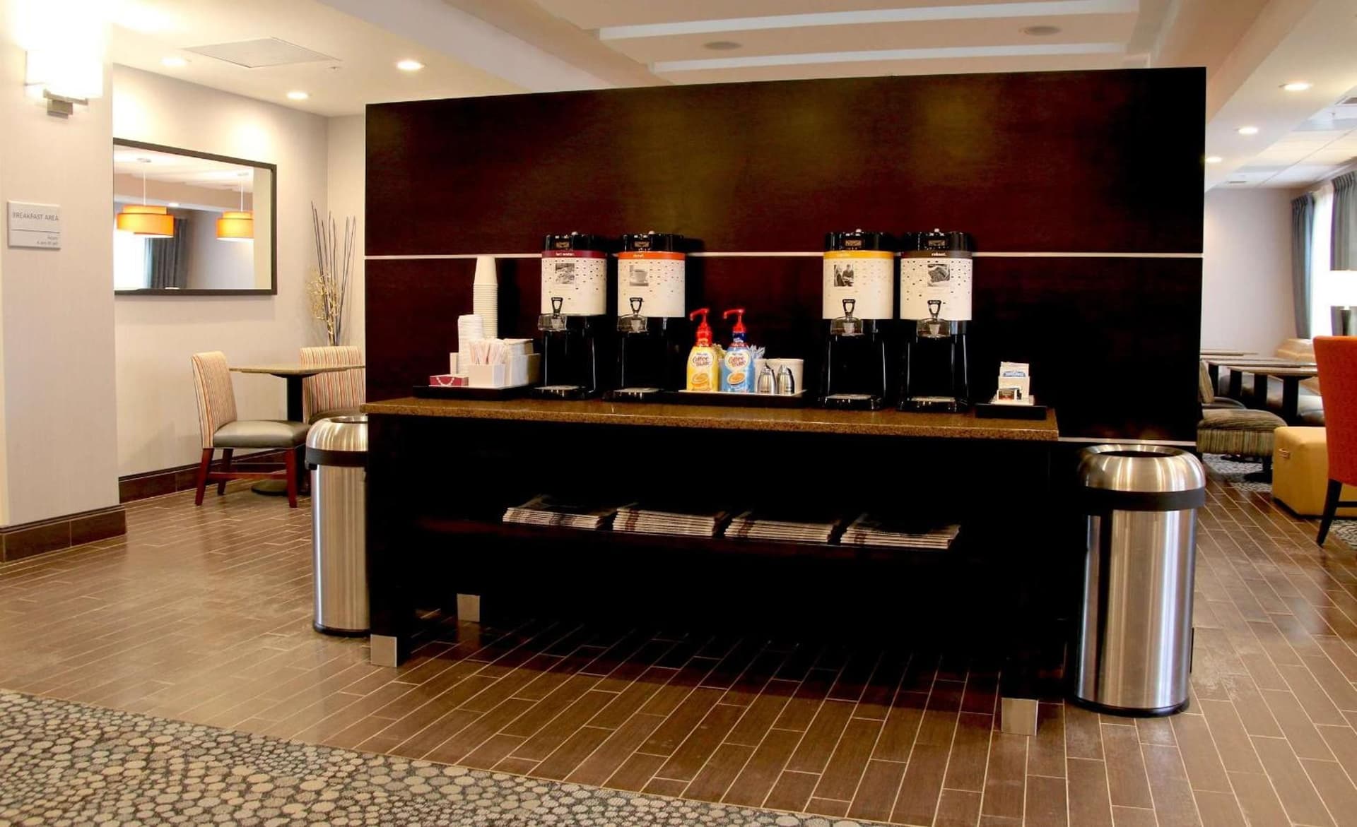 Hampton Inn- Suffolk interior in Suffolk, VA — gallery photo 2