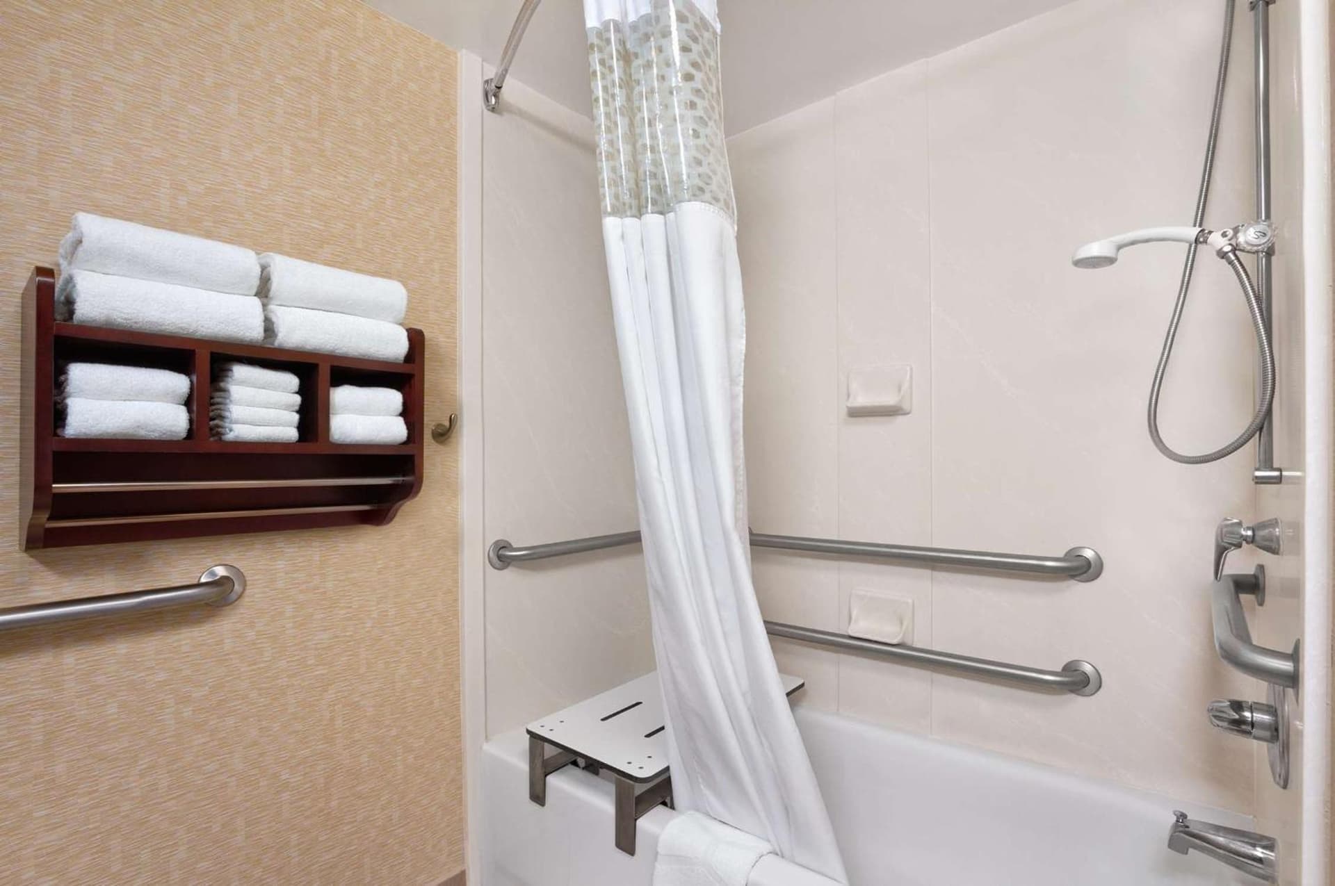 Hampton Inn Lexington Park gallery photo in Lexington Park, MD — image 6