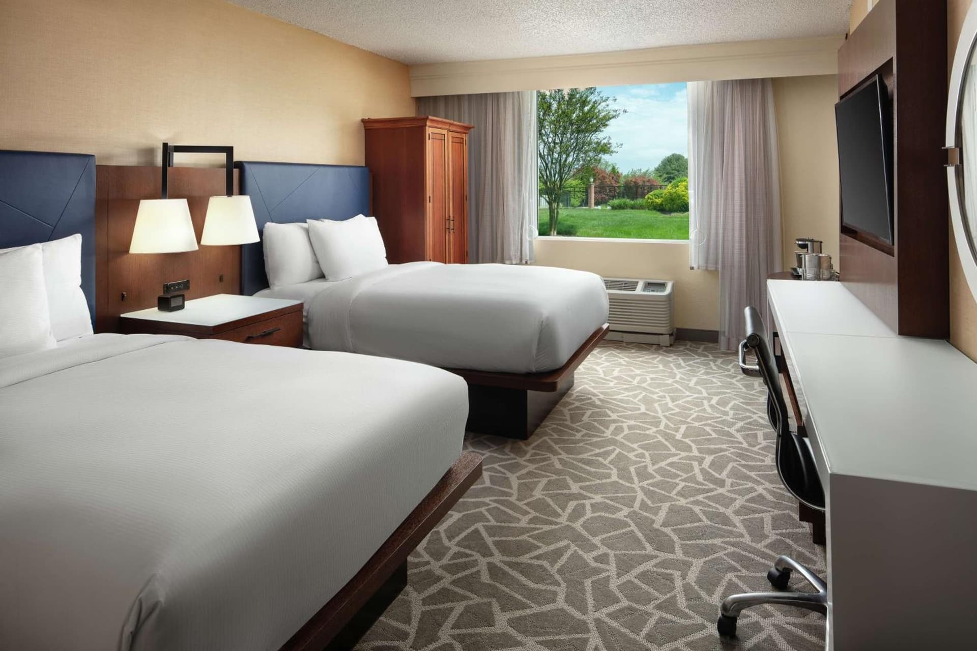 DoubleTree by Hilton Hotel Annapolis interior in Annapolis, MD — gallery photo 2