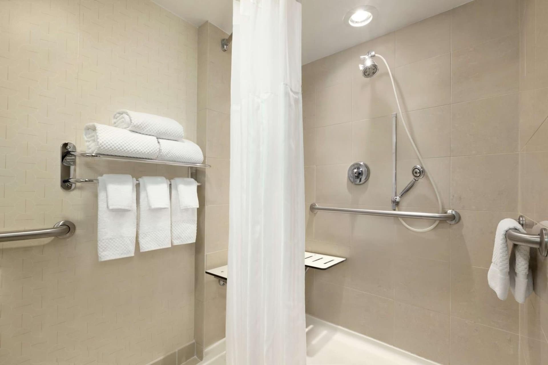DoubleTree by Hilton Hotel Annapolis property views in Annapolis, MD — gallery photo 3