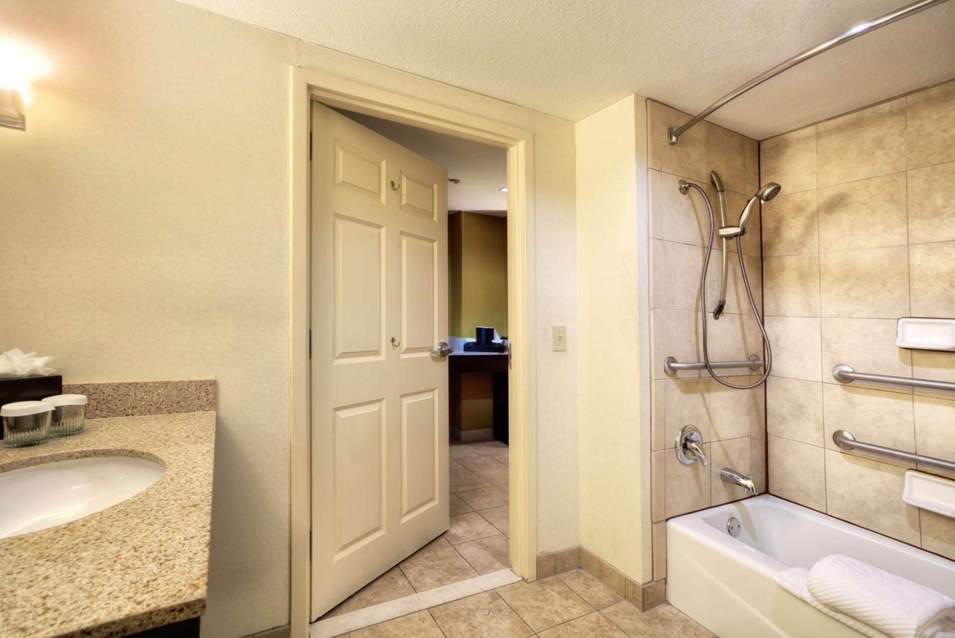 Embassy Suites by Hilton Laredo gallery photo in Laredo, TX — image 6