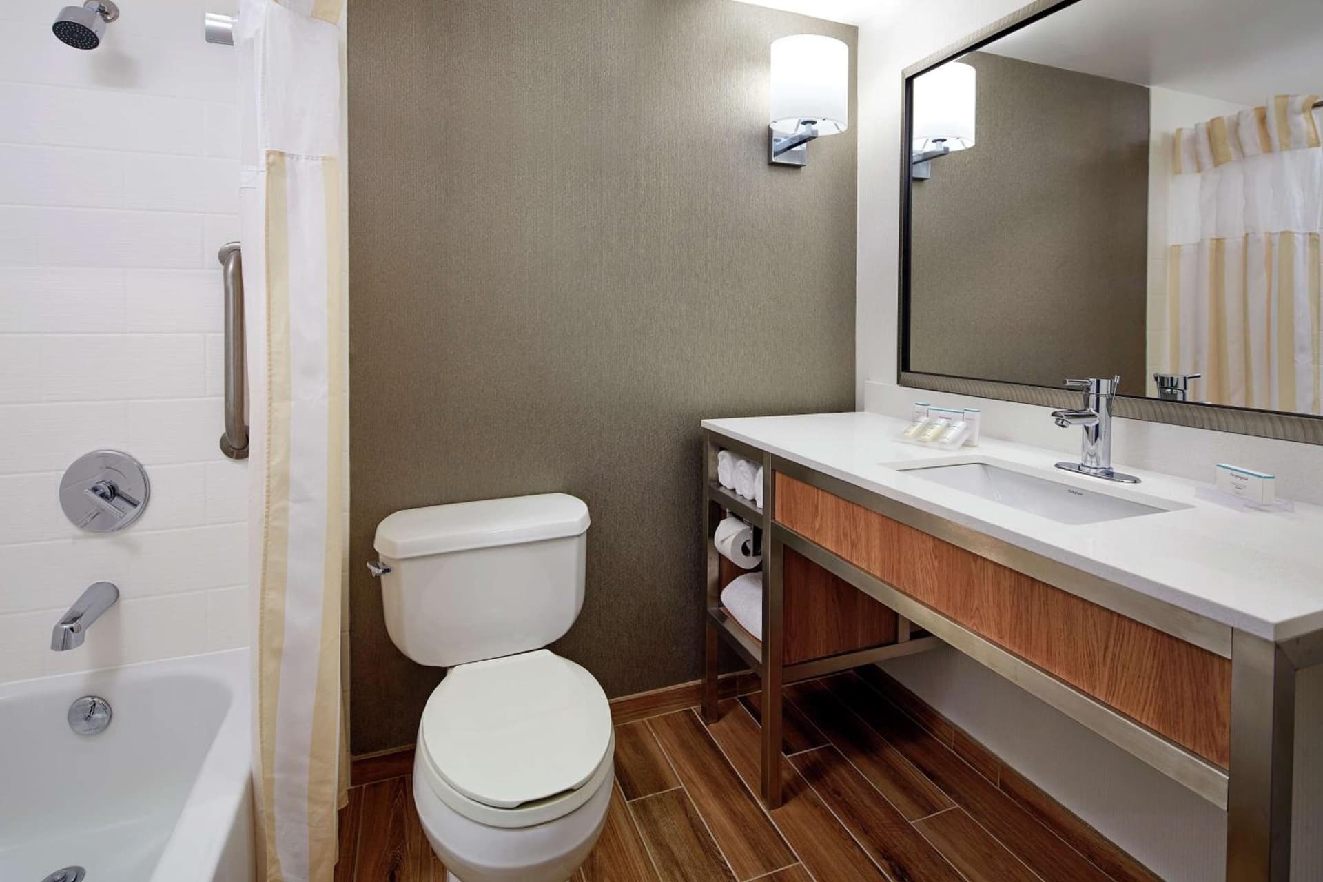 Hilton Garden Inn Portland Lake Oswego gallery photo in Lake Oswego, OR — image 11