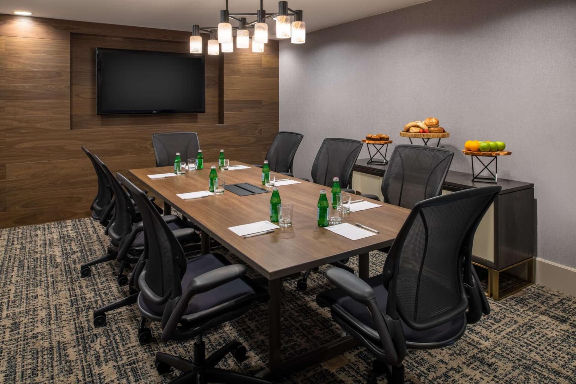 Hilton Garden Inn Portland Lake Oswego property views in Lake Oswego, OR — gallery photo 3