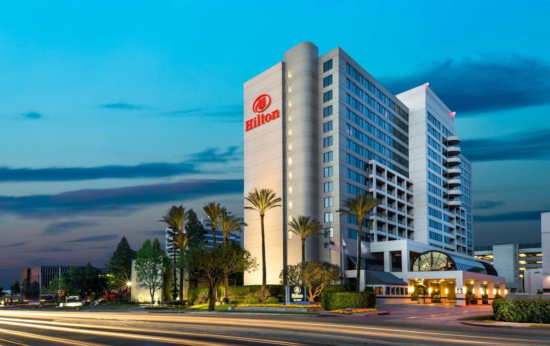 Hilton Woodland Hills/ Los Angeles featured exterior or lobby in Woodland Hills, CA — similar hotel