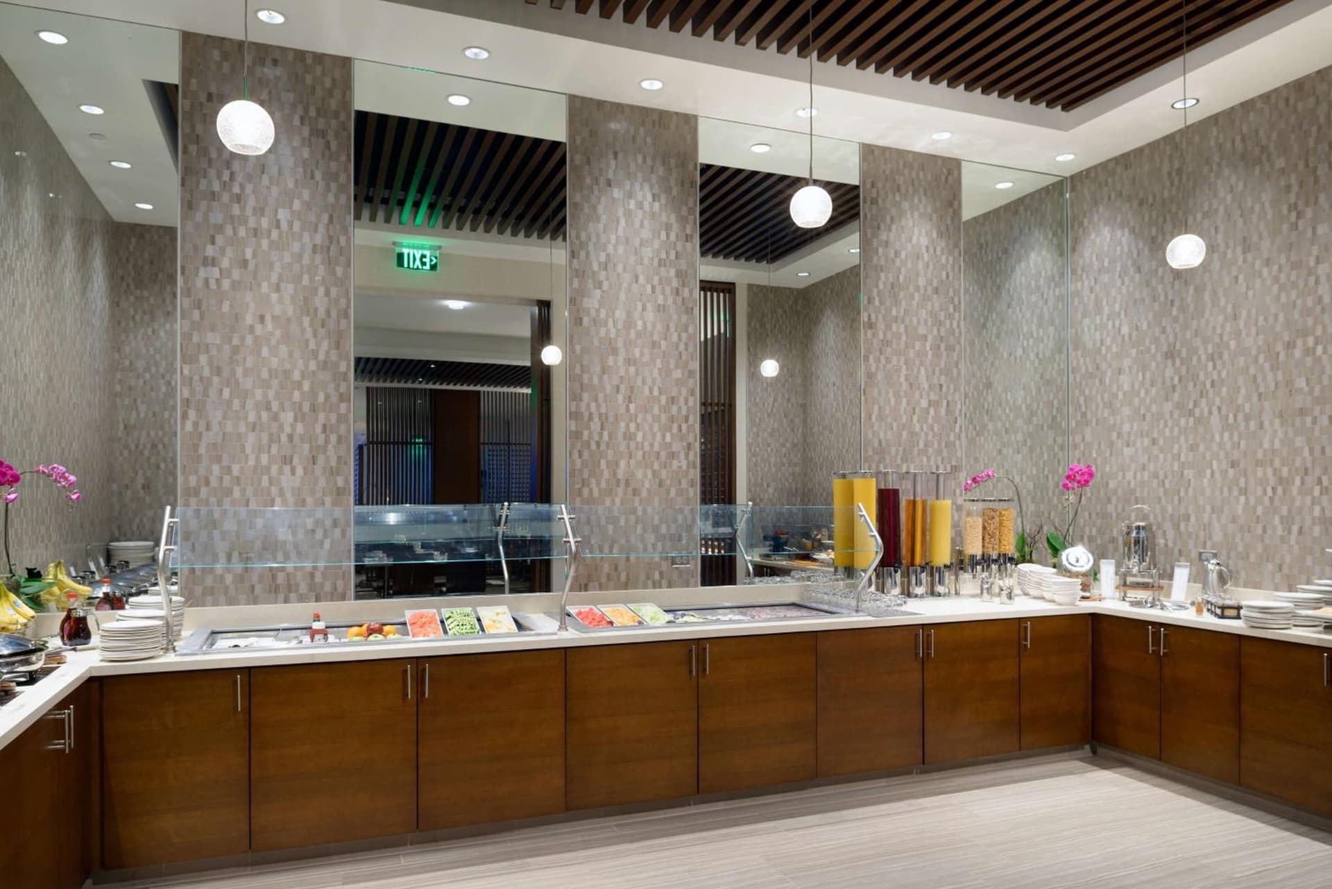 Hilton Woodland Hills/ Los Angeles gallery photo in Woodland Hills, CA — image 62