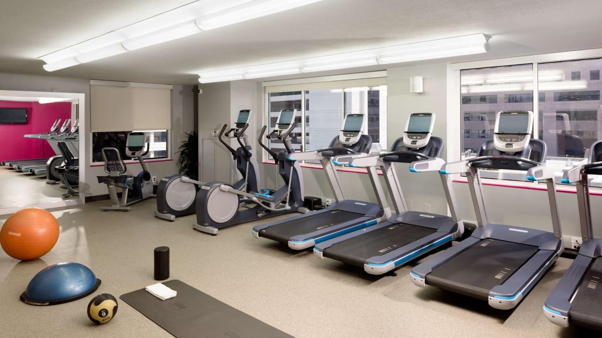 Hilton Woodland Hills/ Los Angeles gallery photo in Woodland Hills, CA — image 61