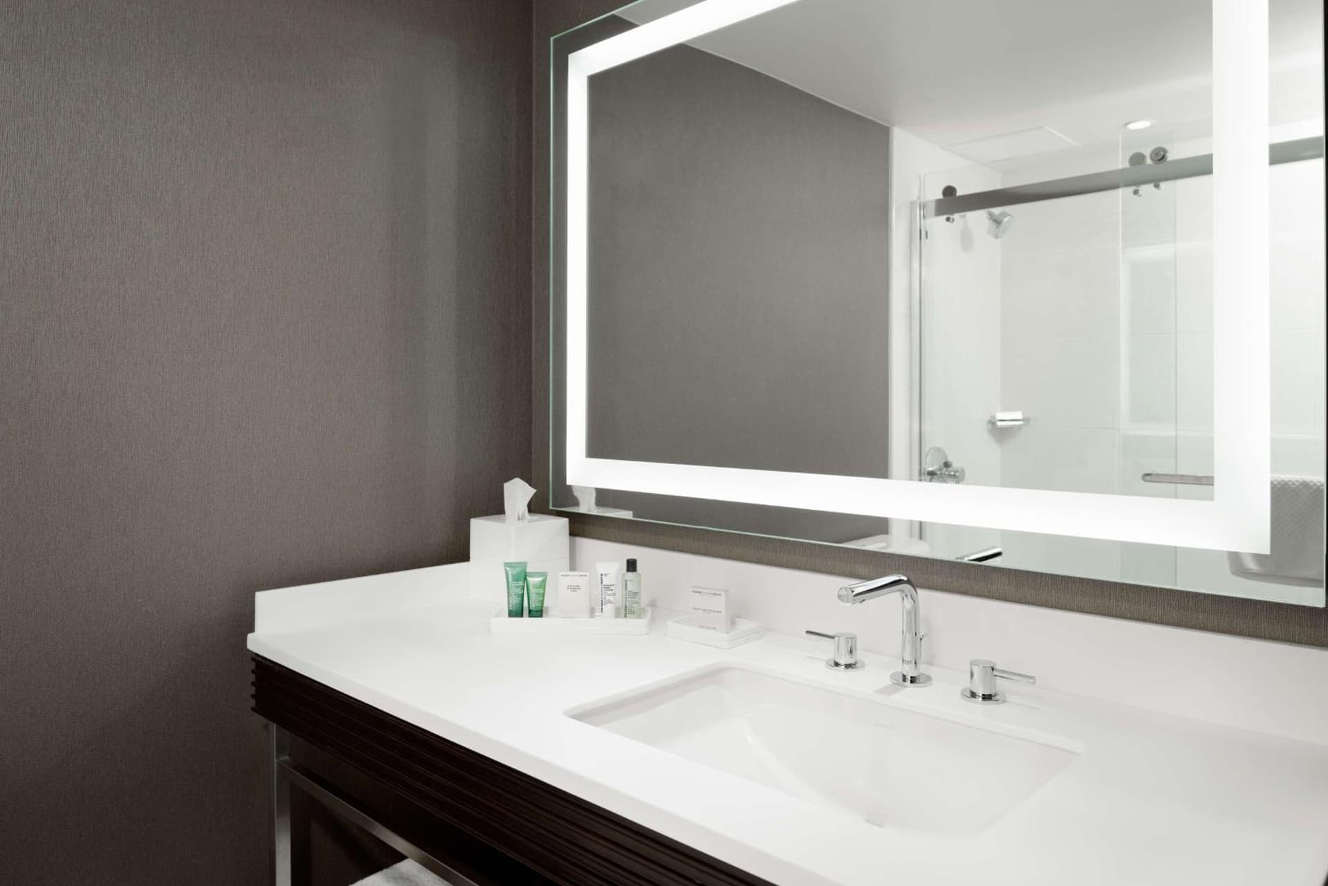 Hilton Woodland Hills/ Los Angeles gallery photo in Woodland Hills, CA — image 56
