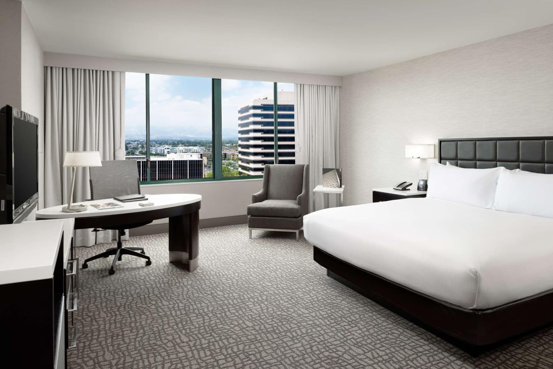 Hilton Woodland Hills/ Los Angeles gallery photo in Woodland Hills, CA — image 5