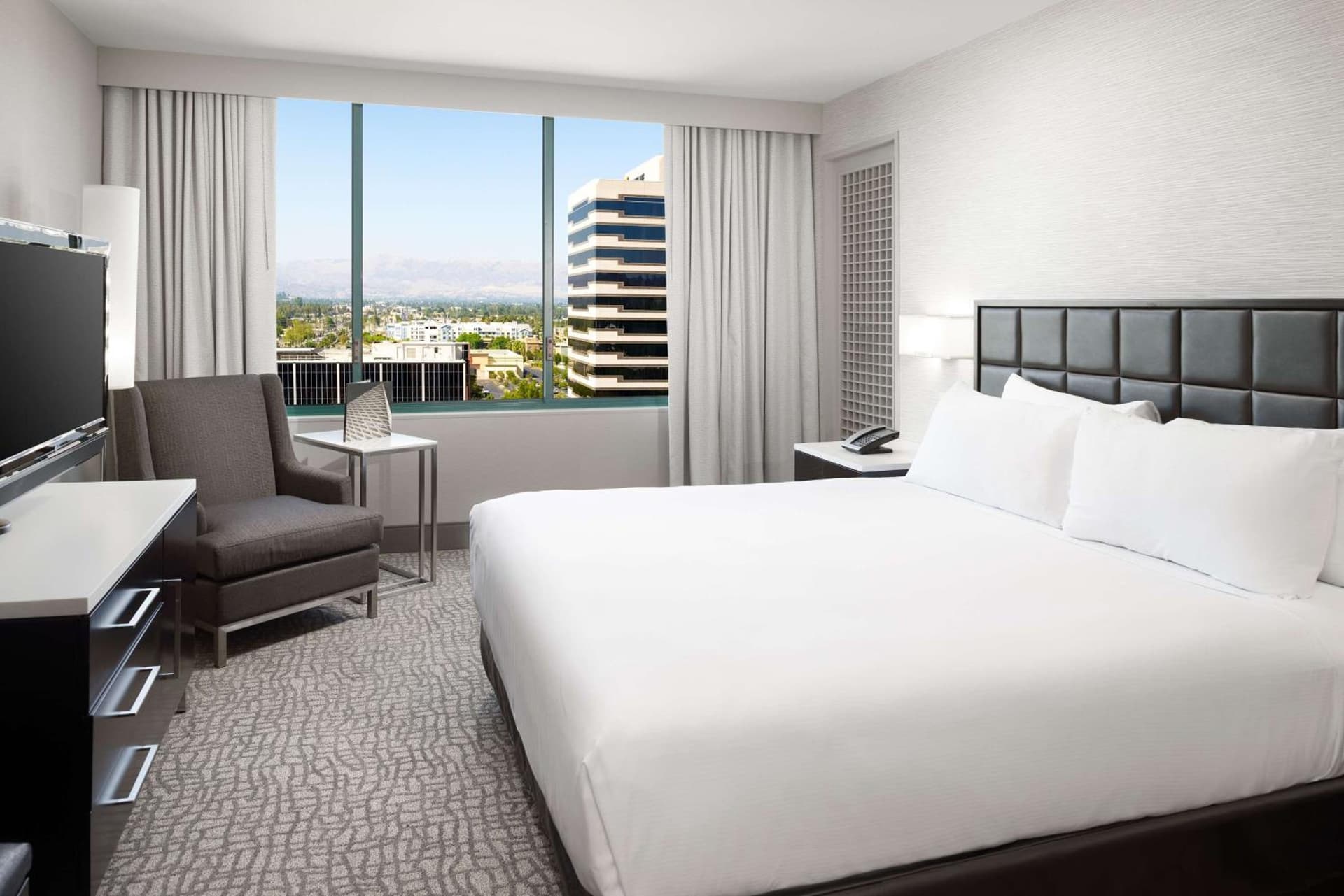 Hilton Woodland Hills/ Los Angeles gallery photo in Woodland Hills, CA — image 39