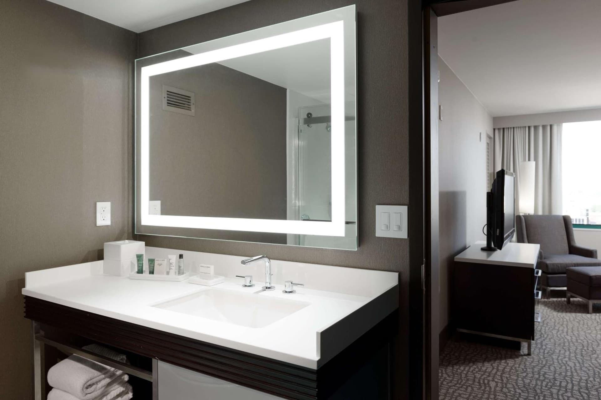 Hilton Woodland Hills/ Los Angeles gallery photo in Woodland Hills, CA — image 25