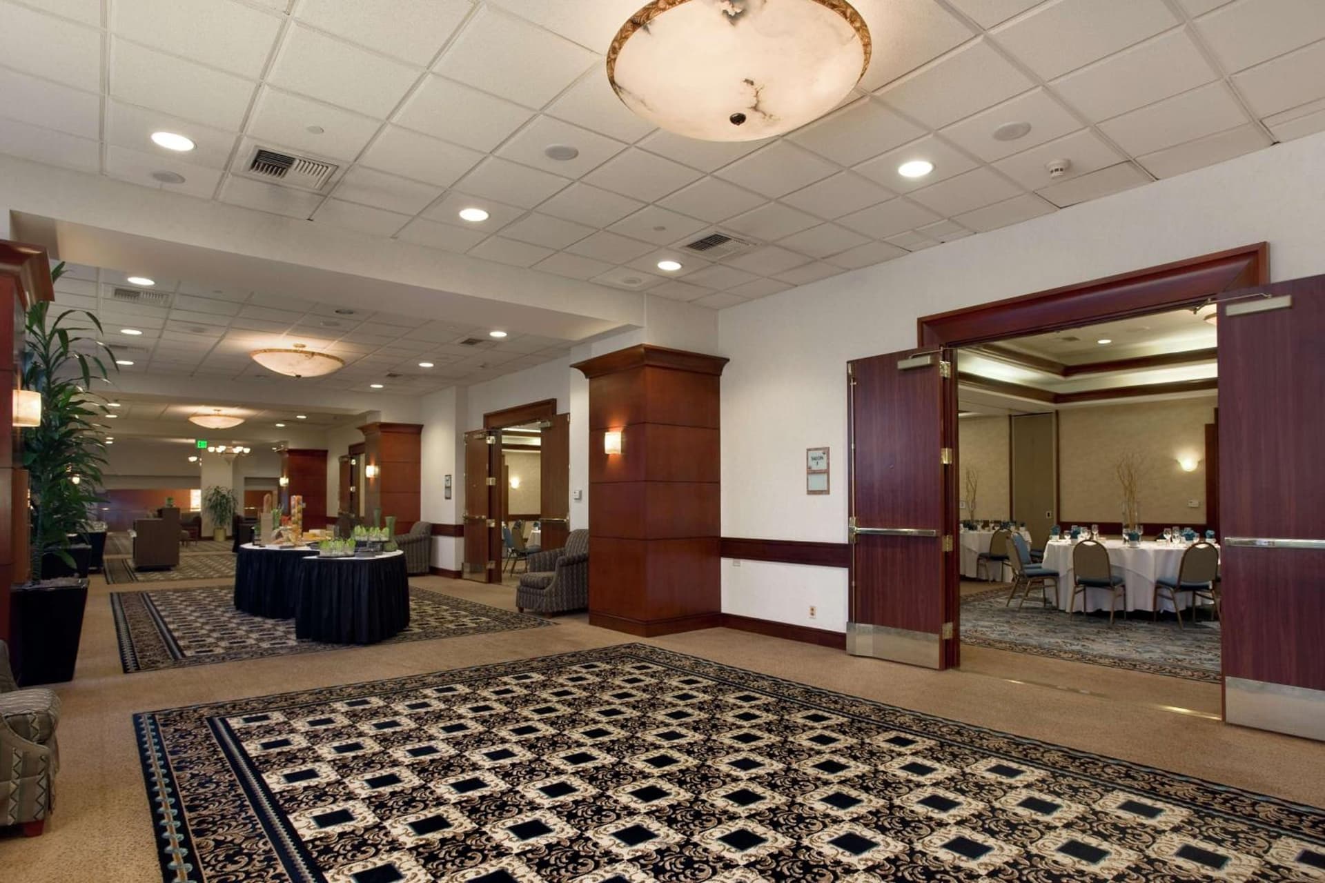 Hilton Woodland Hills/ Los Angeles gallery photo in Woodland Hills, CA — image 20