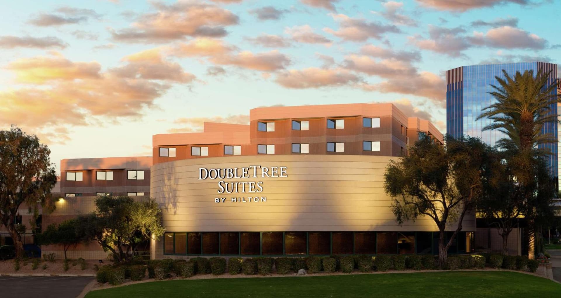 DoubleTree Suites by Hilton Phoenix interior in Phoenix, AZ — gallery photo 2