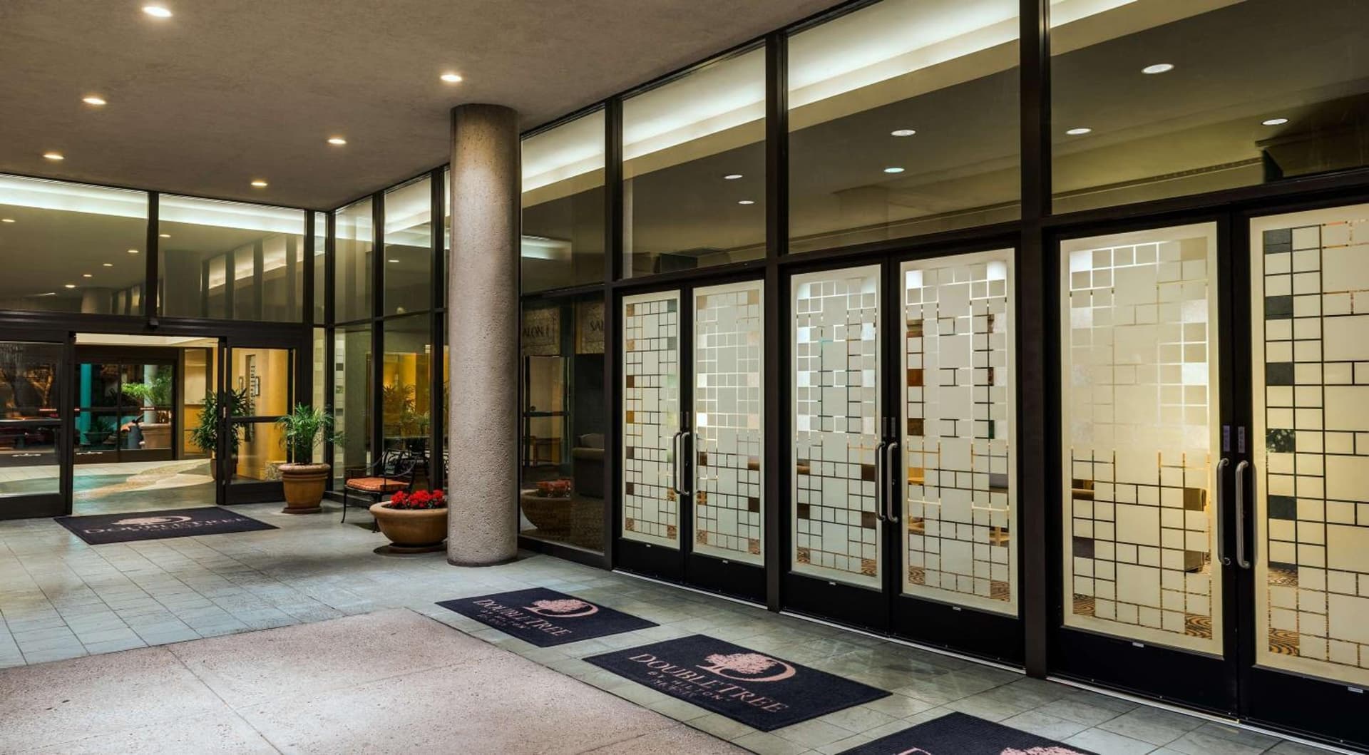 DoubleTree Suites by Hilton Phoenix gallery photo in Phoenix, AZ — image 15