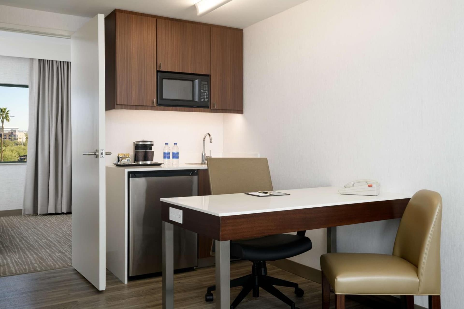 DoubleTree Suites by Hilton Phoenix gallery photo in Phoenix, AZ — image 8