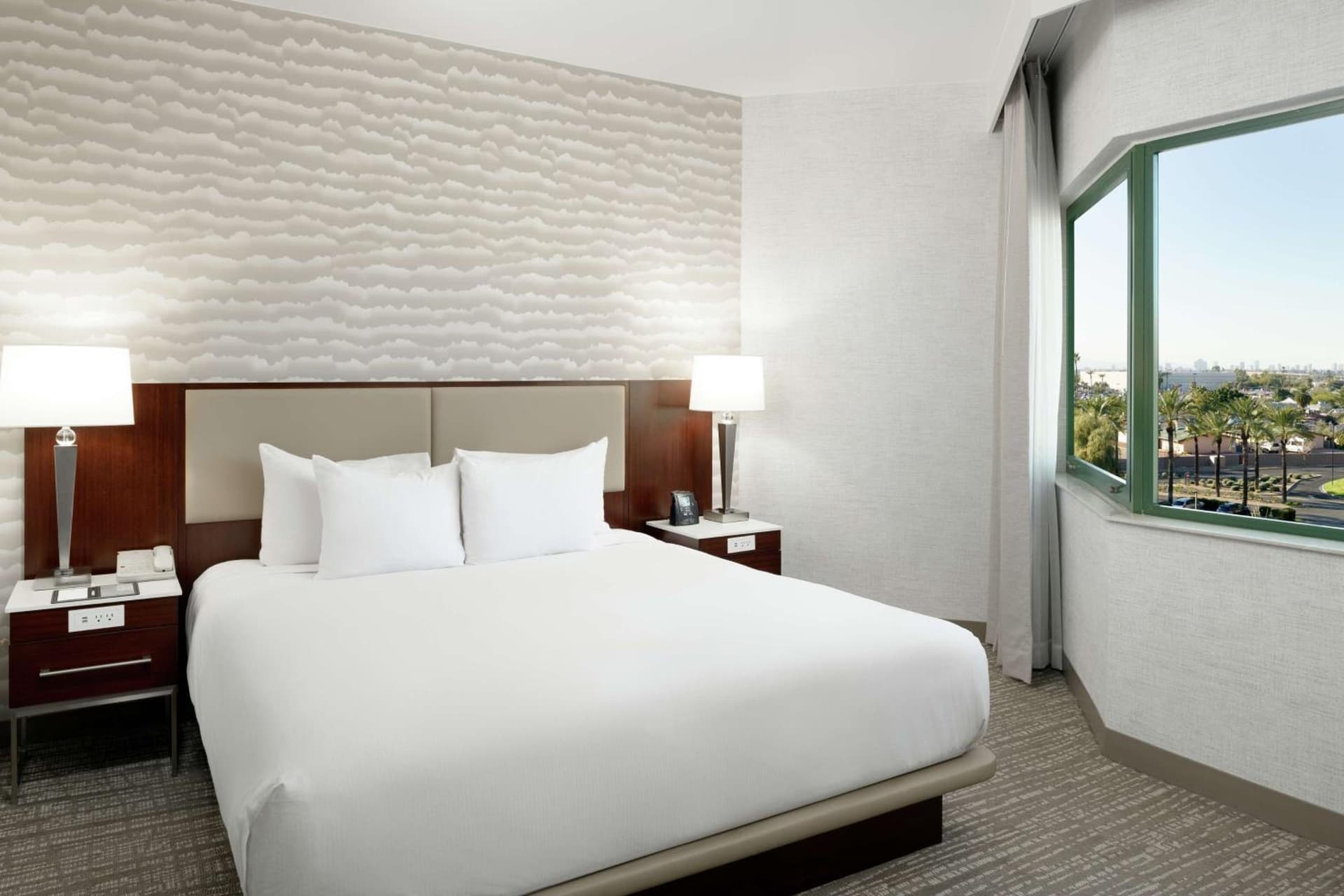 DoubleTree Suites by Hilton Phoenix gallery photo in Phoenix, AZ — image 18