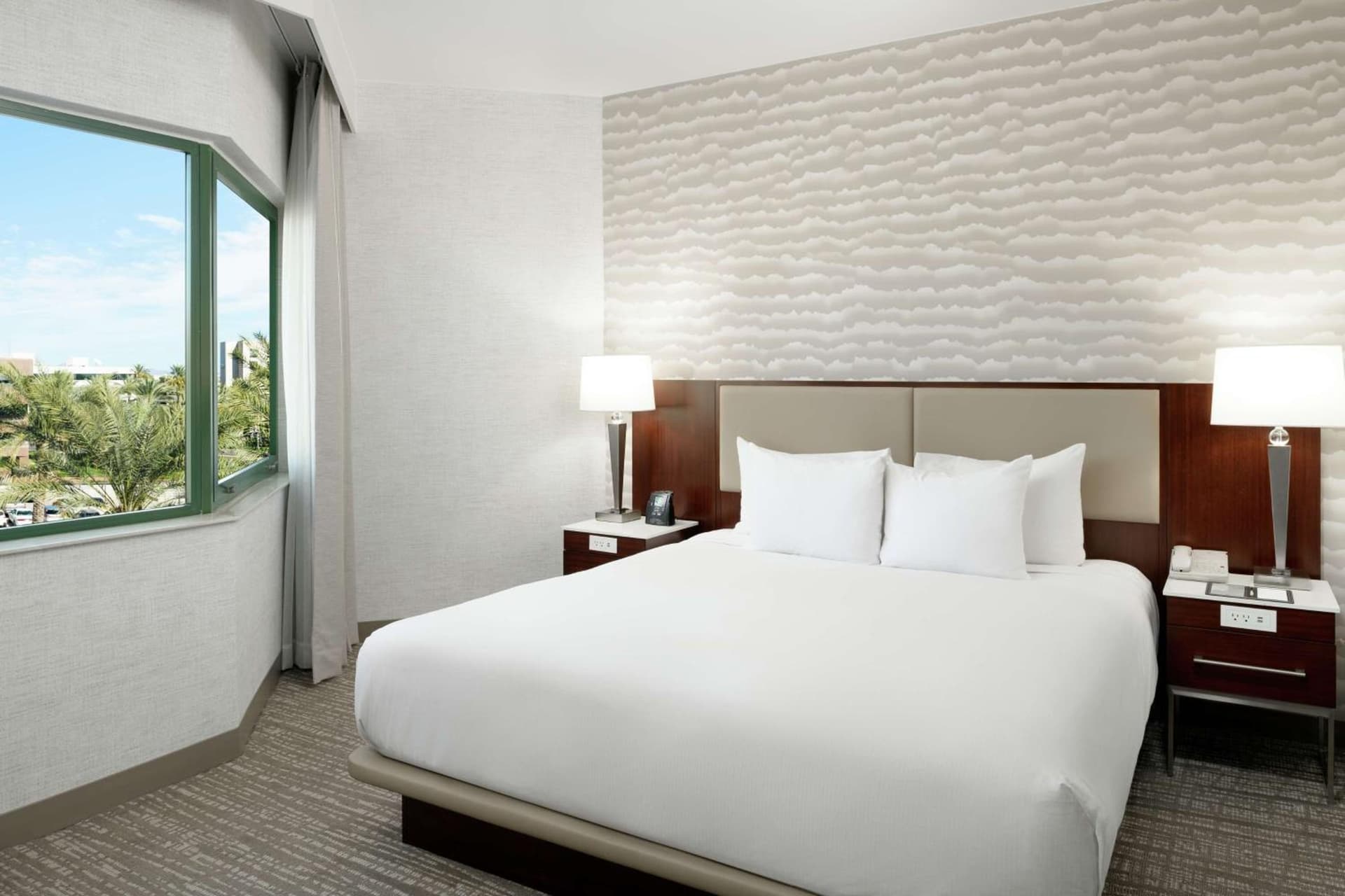 DoubleTree Suites by Hilton Phoenix gallery photo in Phoenix, AZ — image 24