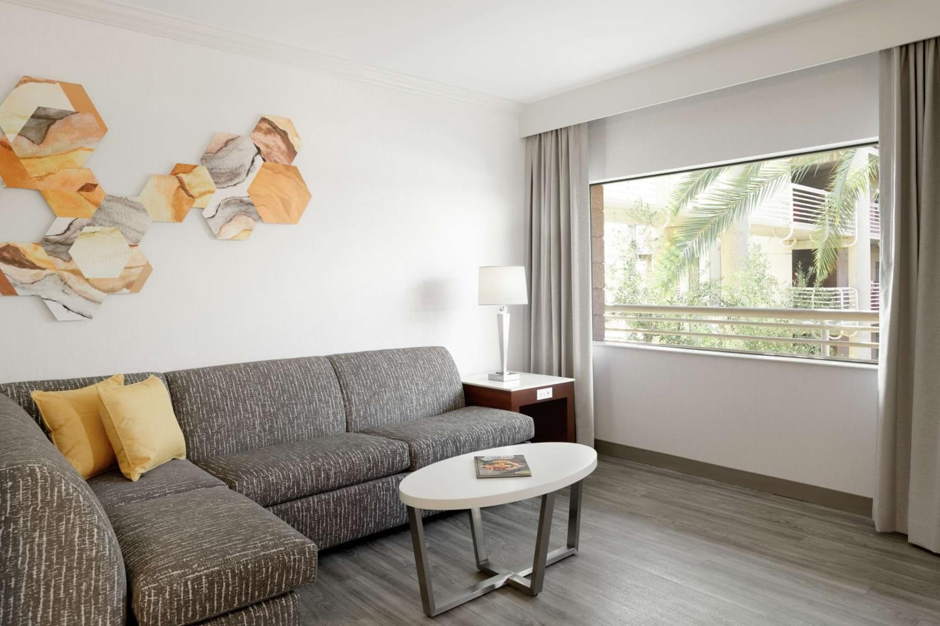 DoubleTree Suites by Hilton Phoenix gallery photo in Phoenix, AZ — image 6