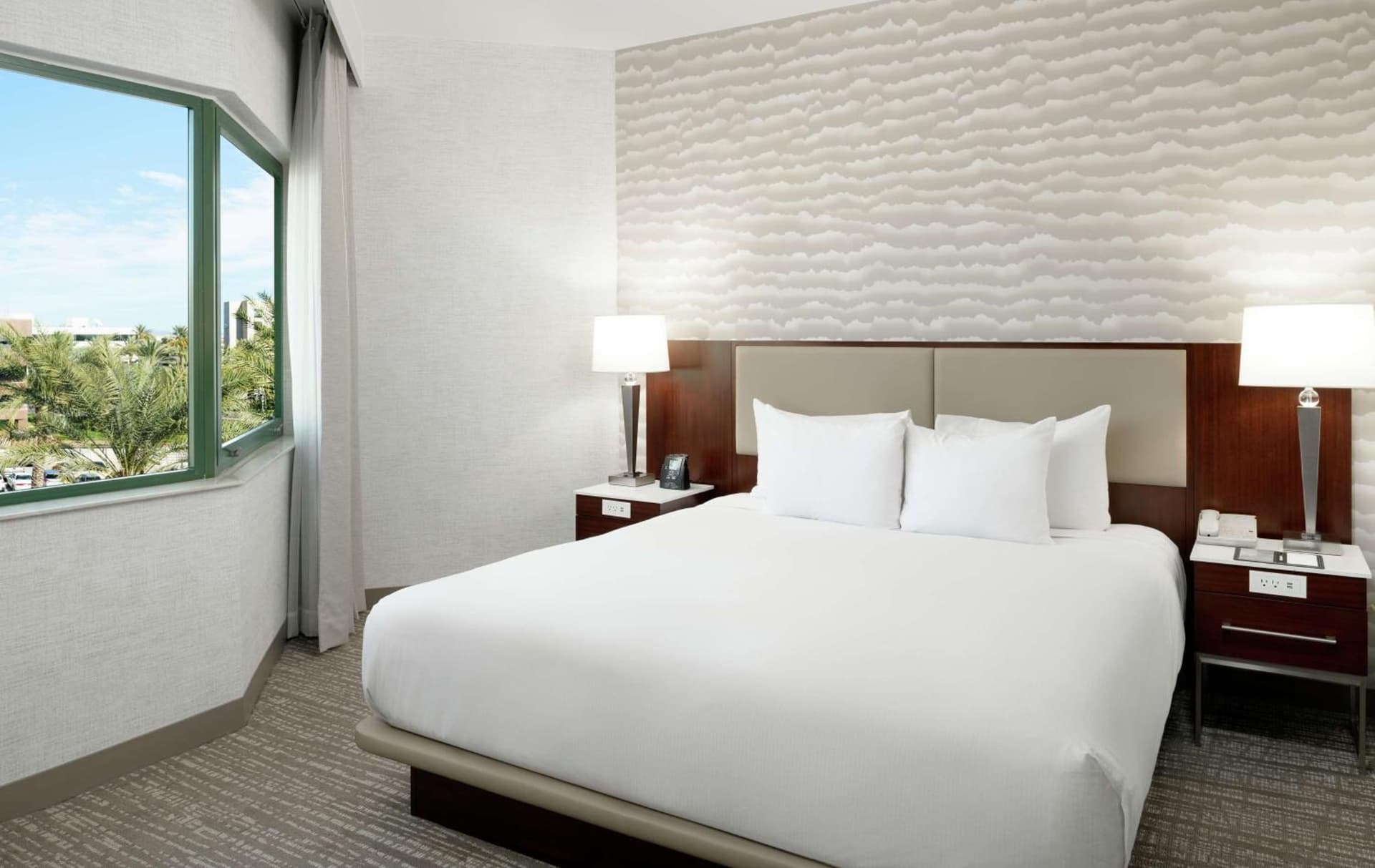 DoubleTree Suites by Hilton Phoenix gallery photo in Phoenix, AZ — image 37