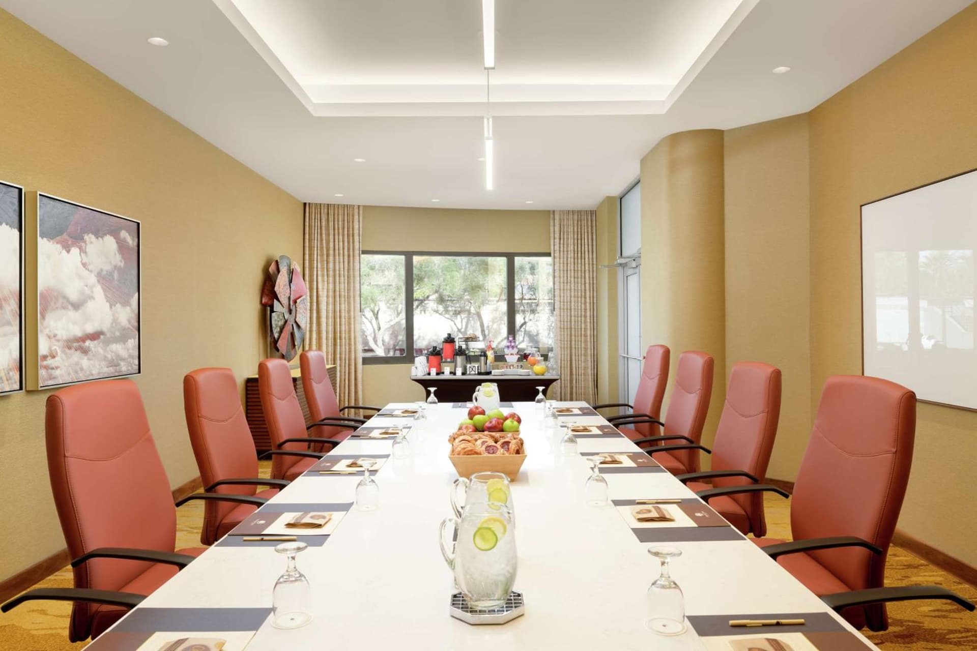 DoubleTree Suites by Hilton Phoenix gallery photo in Phoenix, AZ — image 9