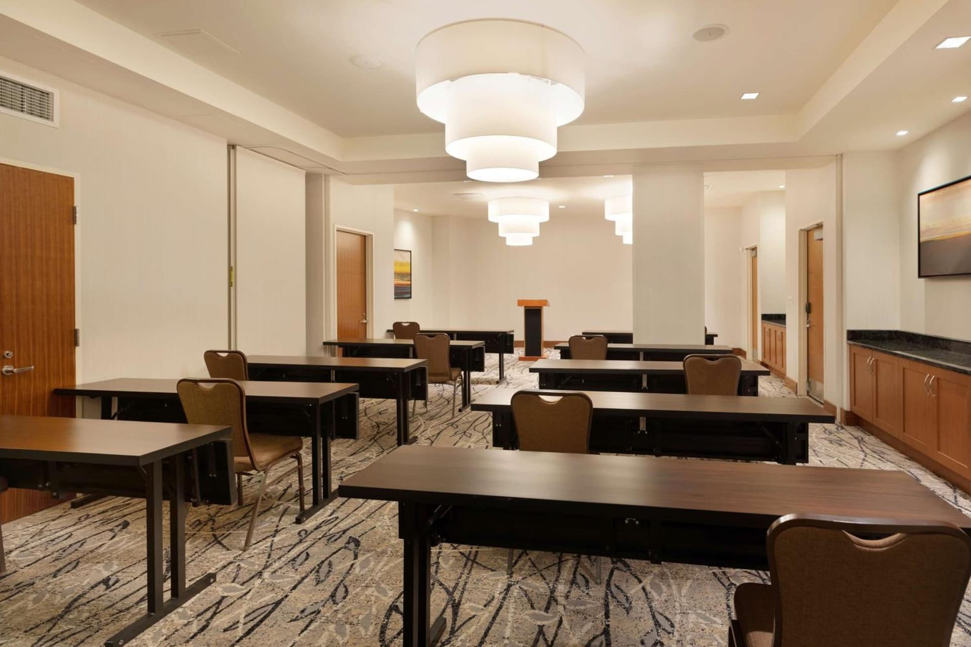 Hilton Garden Inn Long Island City property views in Queens, NY — gallery photo 3