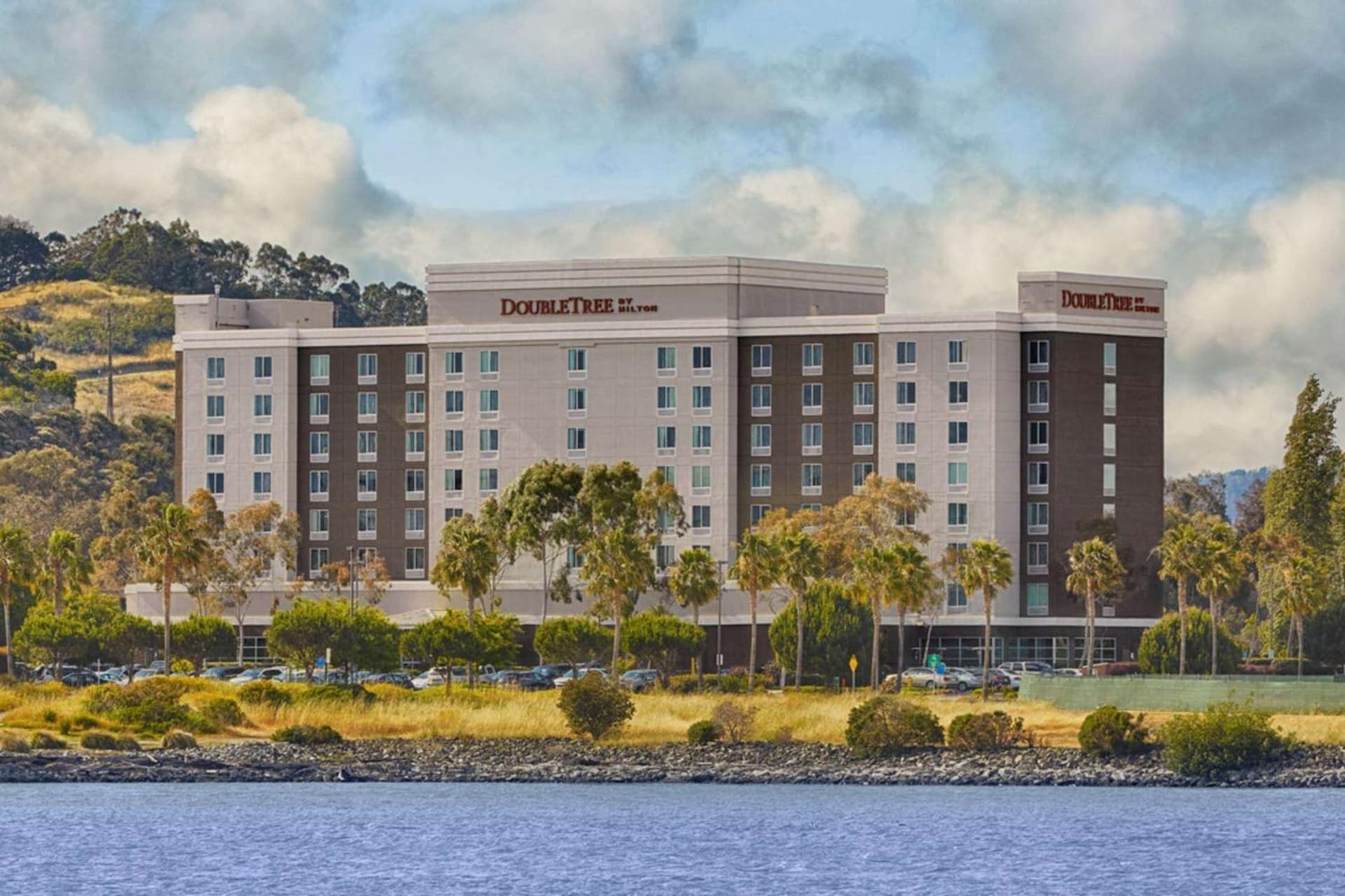 DoubleTree by Hilton San Francisco Airport North Bayfront gallery photo in Brisbane, CA — image 4