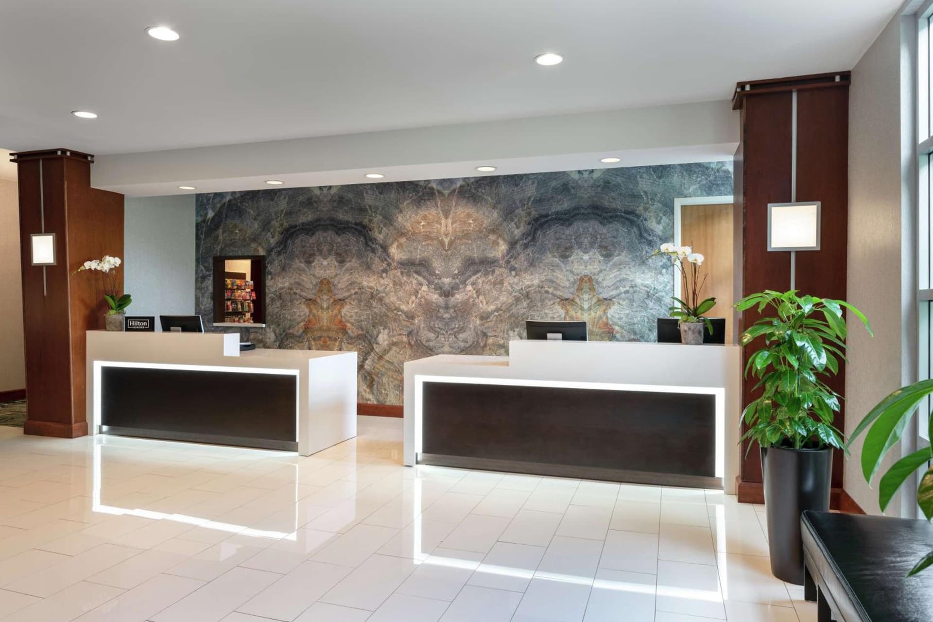 DoubleTree by Hilton San Francisco Airport North Bayfront gallery photo in Brisbane, CA — image 20