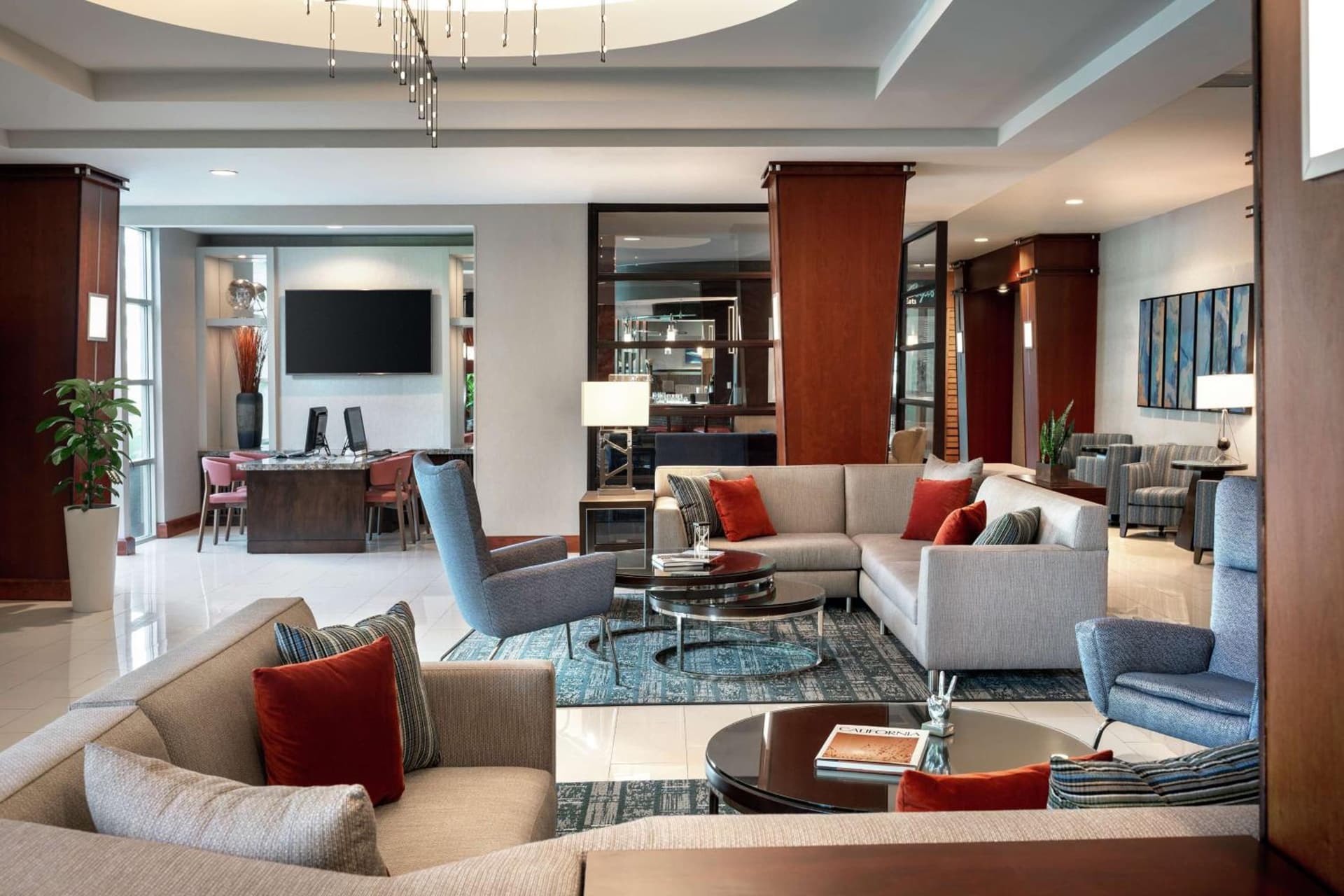DoubleTree by Hilton San Francisco Airport North Bayfront gallery photo in Brisbane, CA — image 58