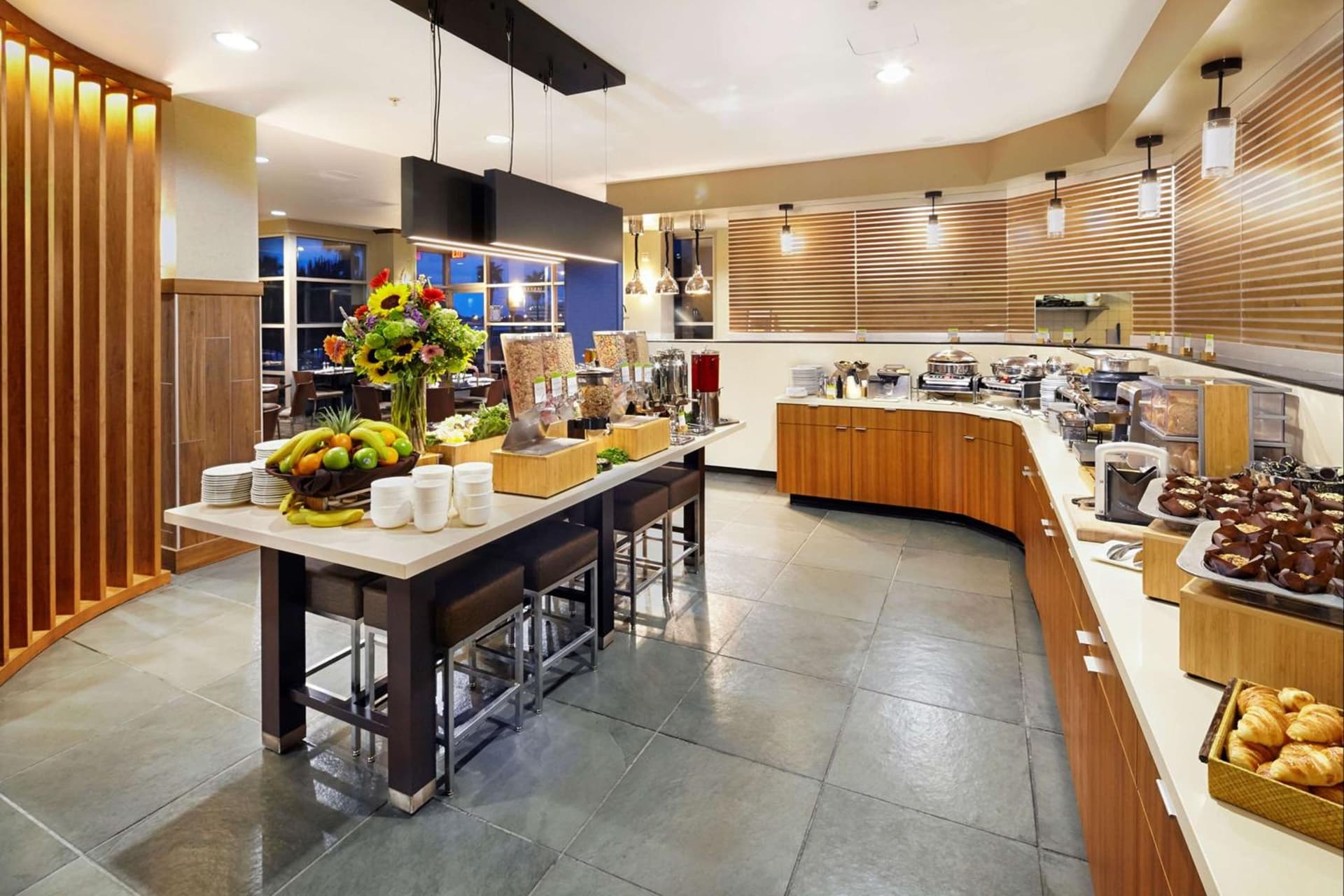 DoubleTree by Hilton San Francisco Airport North Bayfront gallery photo in Brisbane, CA — image 21