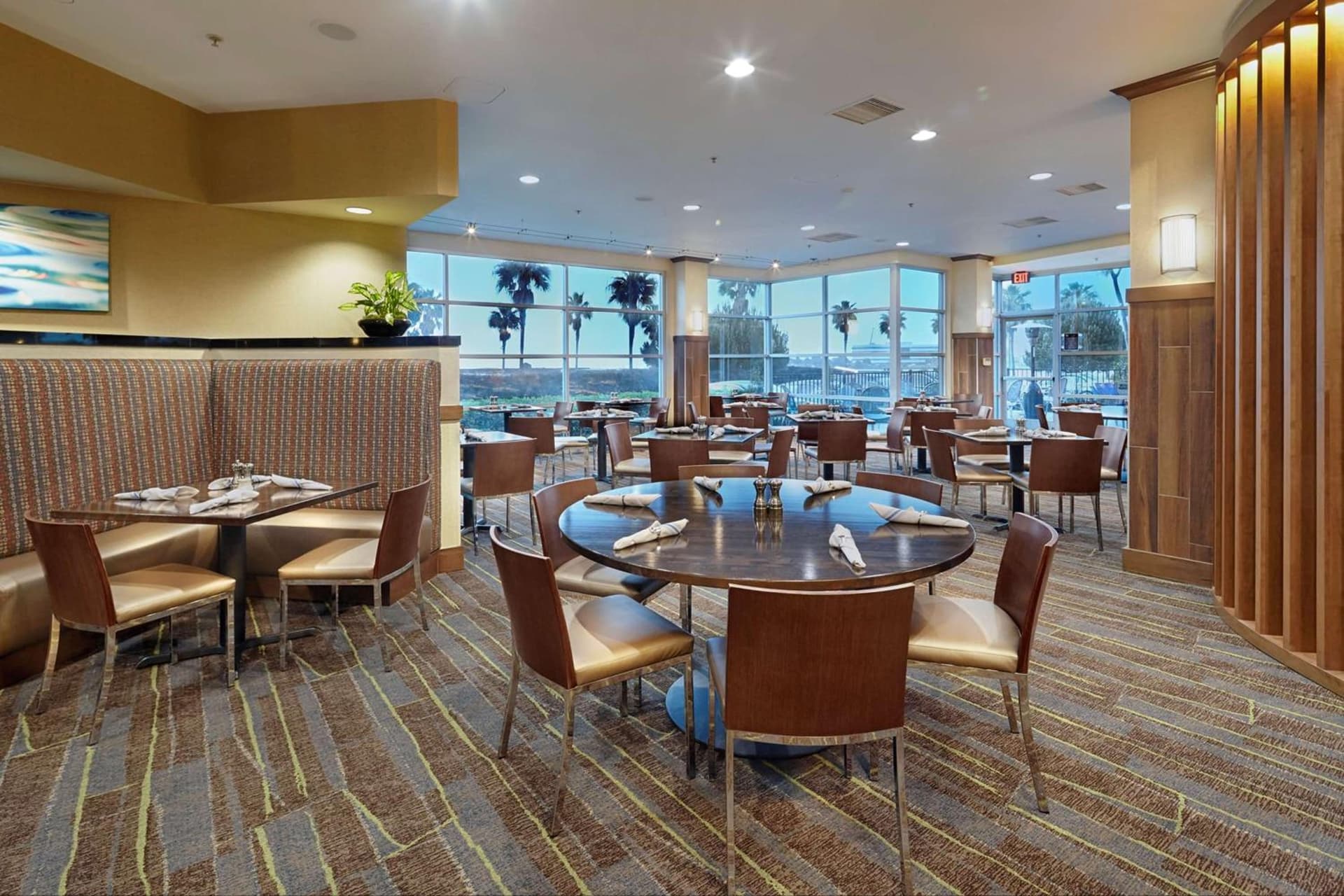 DoubleTree by Hilton San Francisco Airport North Bayfront gallery photo in Brisbane, CA — image 41