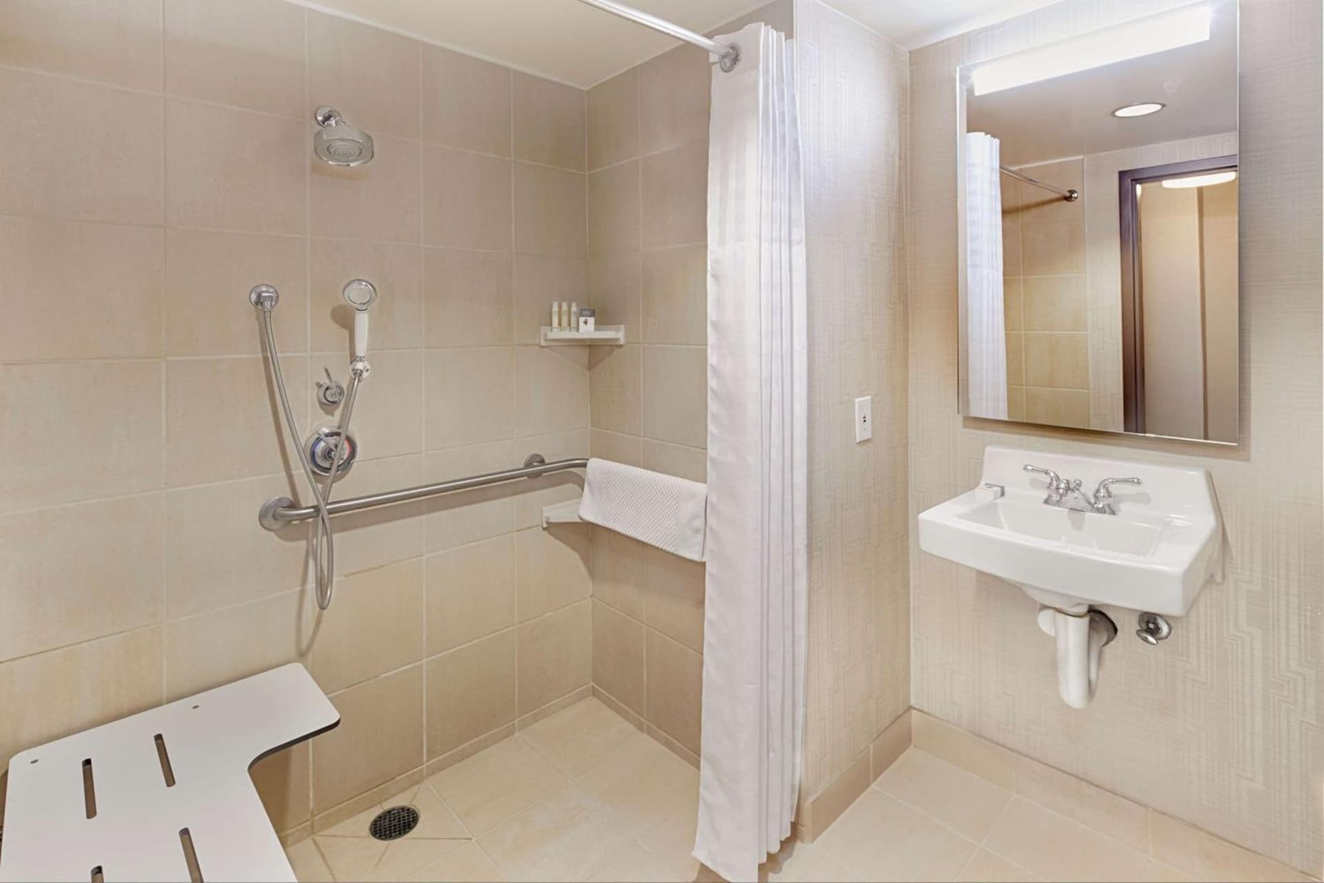 DoubleTree by Hilton San Francisco Airport North Bayfront gallery photo in Brisbane, CA — image 18