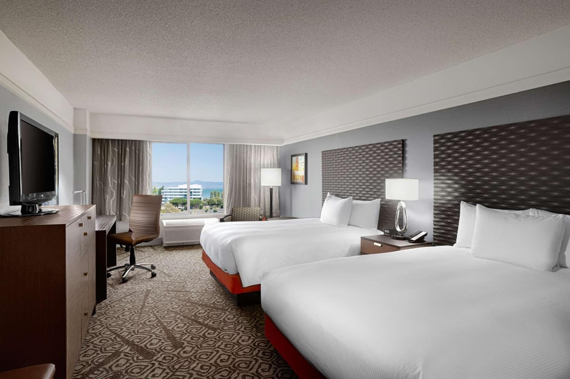 DoubleTree by Hilton San Francisco Airport North Bayfront gallery photo in Brisbane, CA — image 6