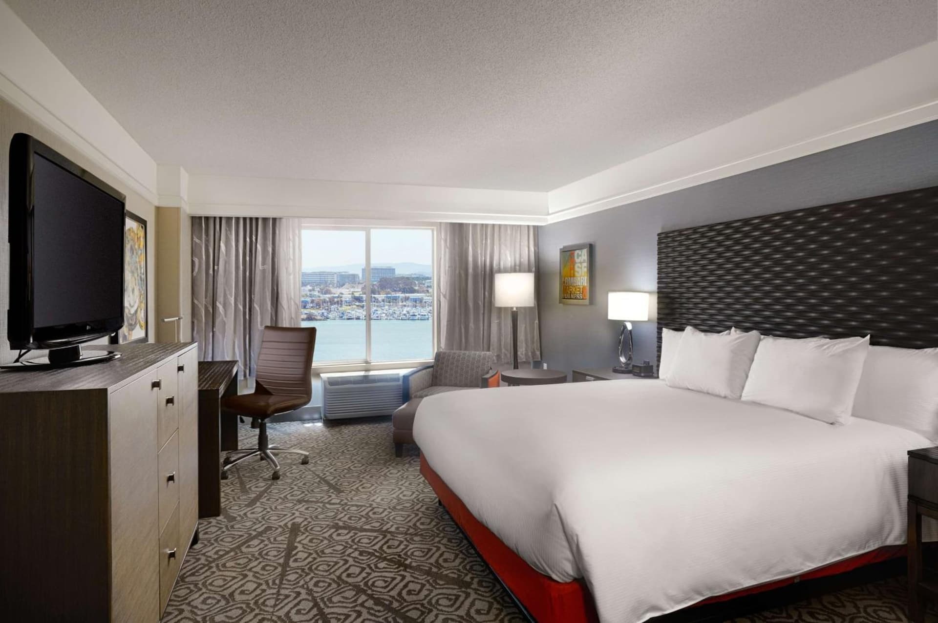 DoubleTree by Hilton San Francisco Airport North Bayfront gallery photo in Brisbane, CA — image 42