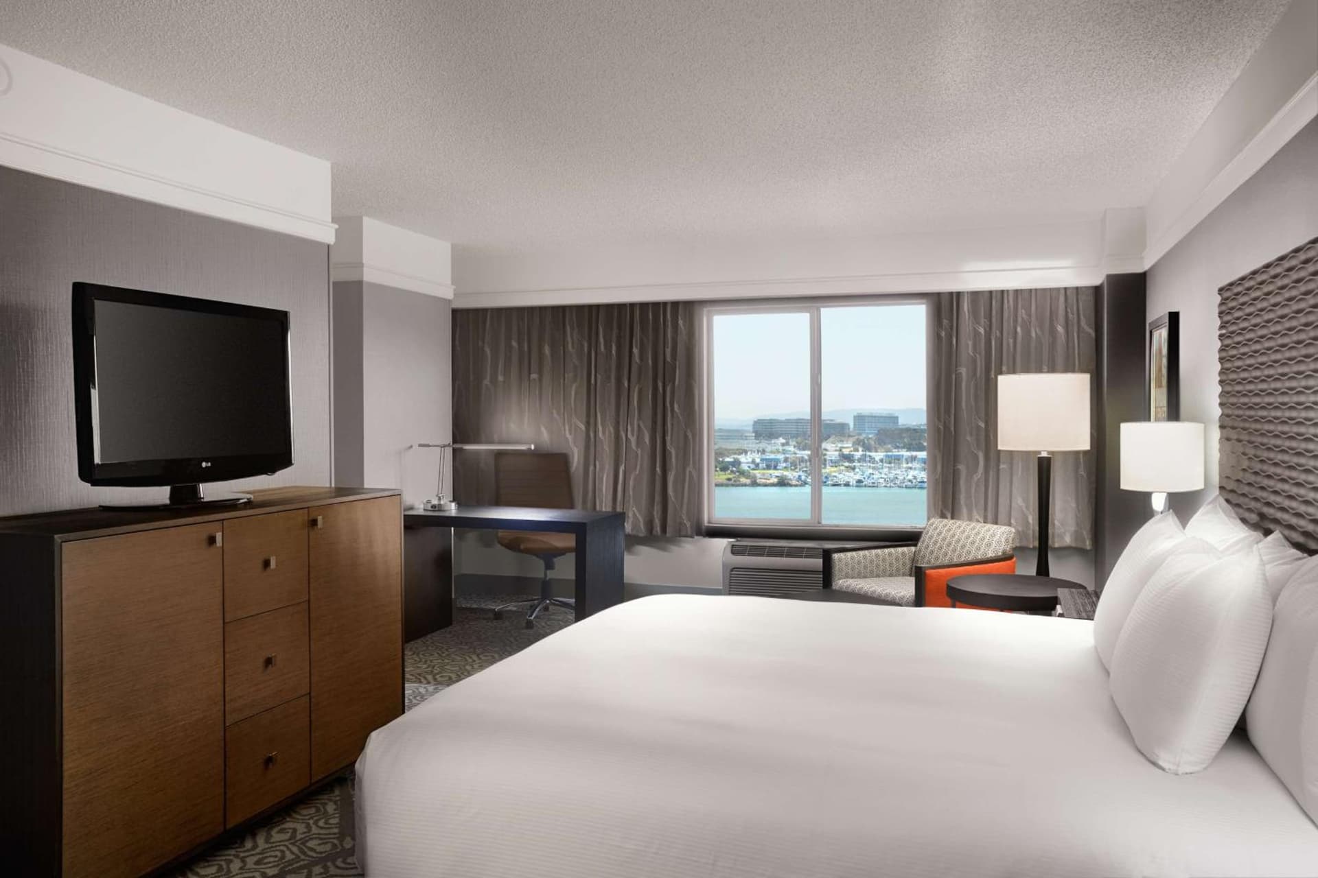 DoubleTree by Hilton San Francisco Airport North Bayfront gallery photo in Brisbane, CA — image 40