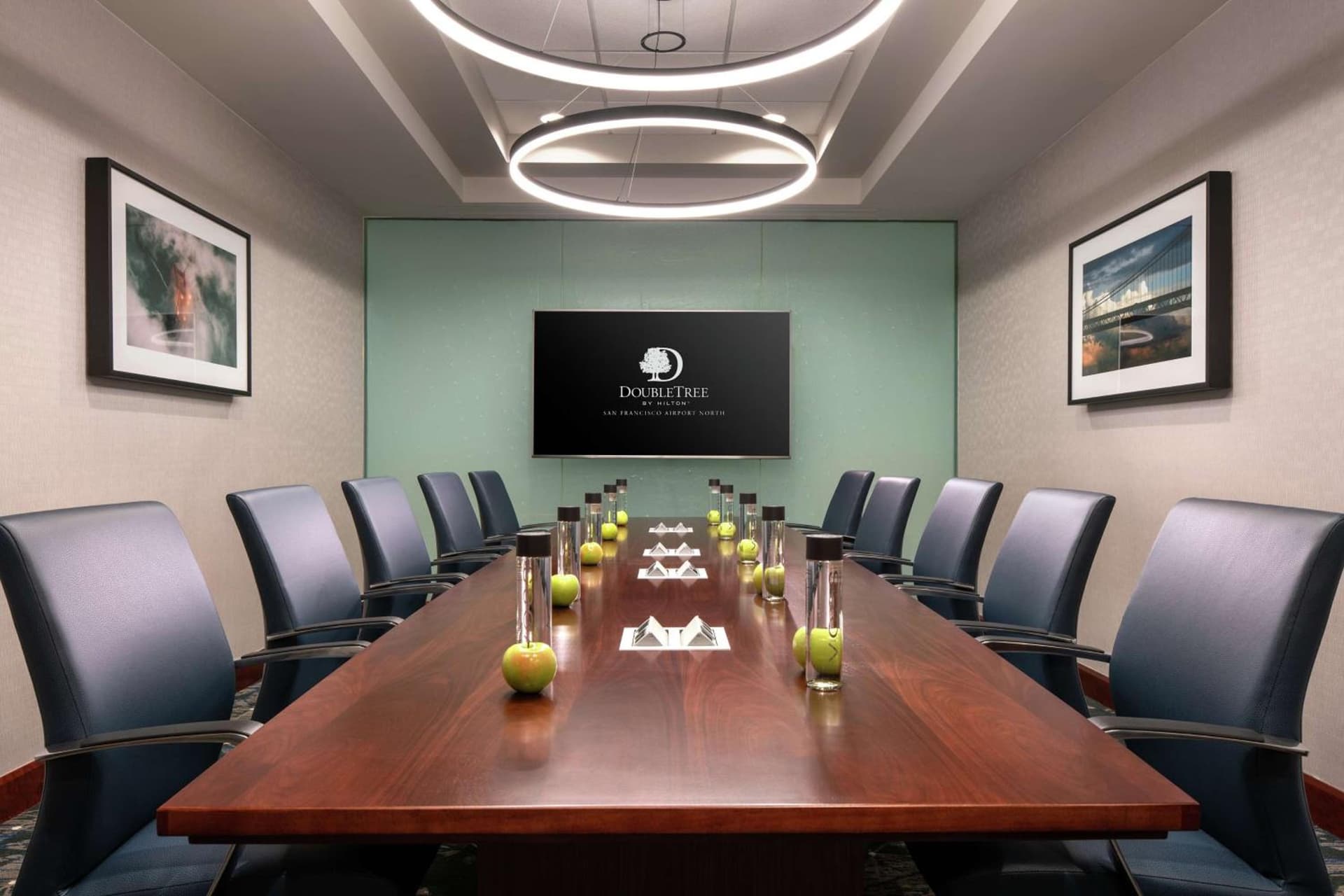DoubleTree by Hilton San Francisco Airport North Bayfront gallery photo in Brisbane, CA — image 17