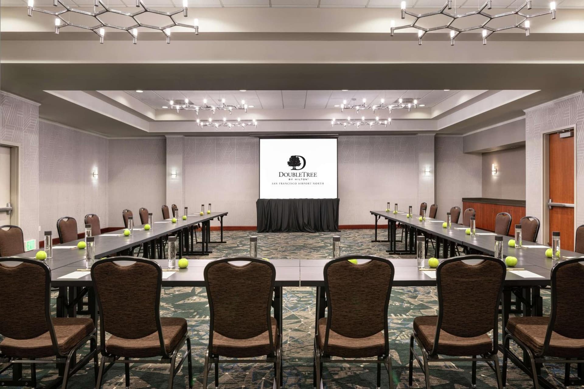 DoubleTree by Hilton San Francisco Airport North Bayfront gallery photo in Brisbane, CA — image 10
