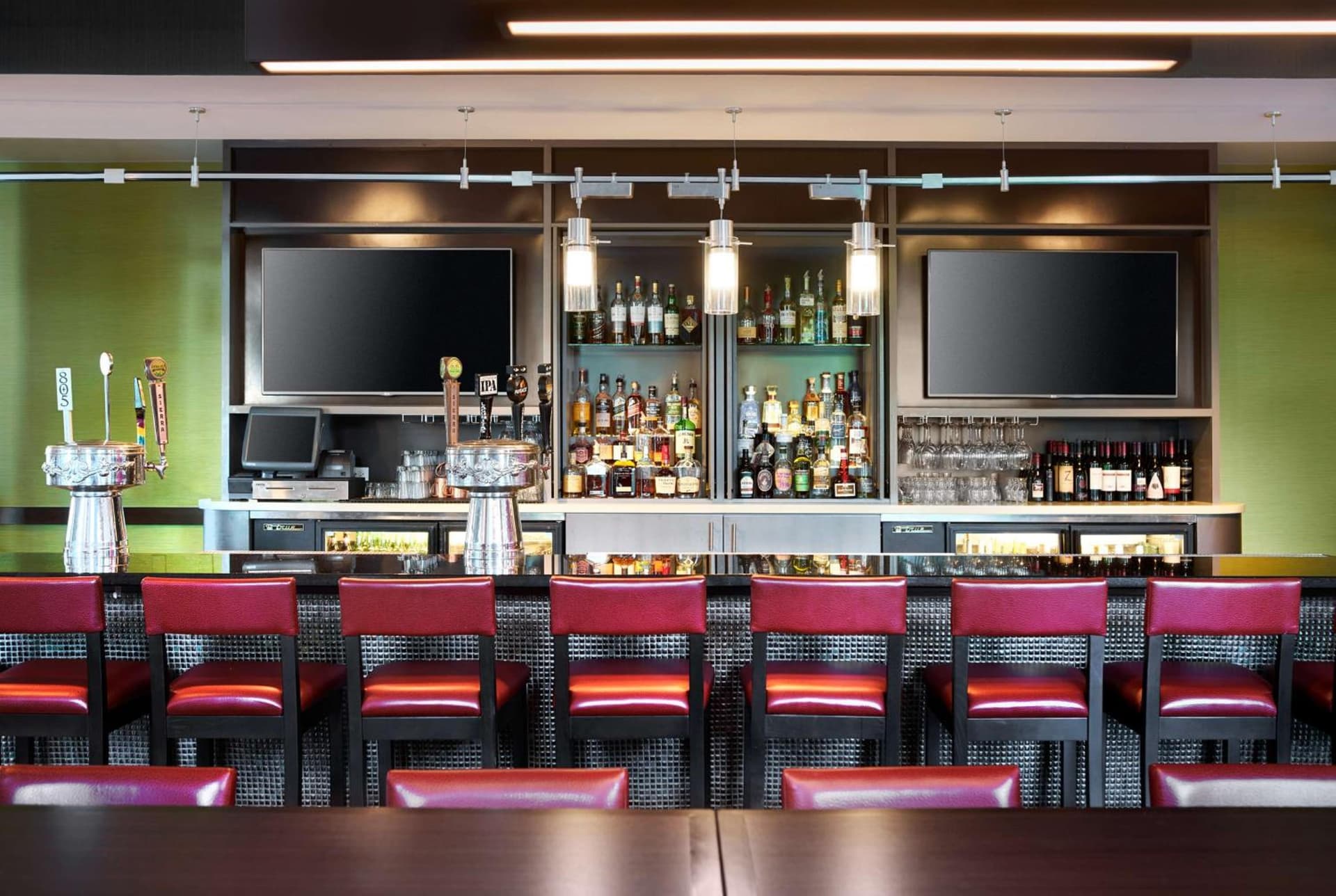 DoubleTree by Hilton San Francisco Airport North Bayfront gallery photo in Brisbane, CA — image 43