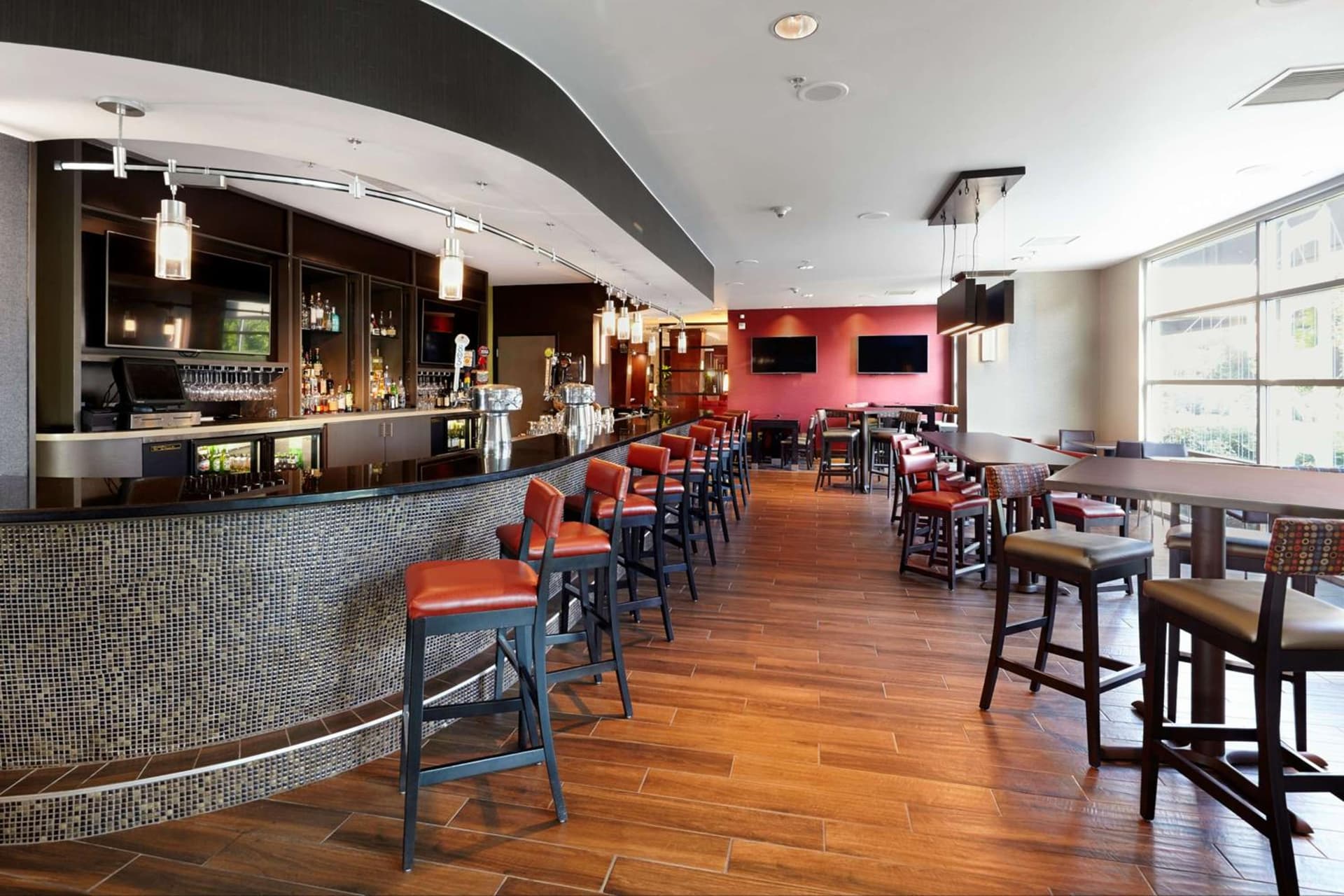 DoubleTree by Hilton San Francisco Airport North Bayfront gallery photo in Brisbane, CA — image 27