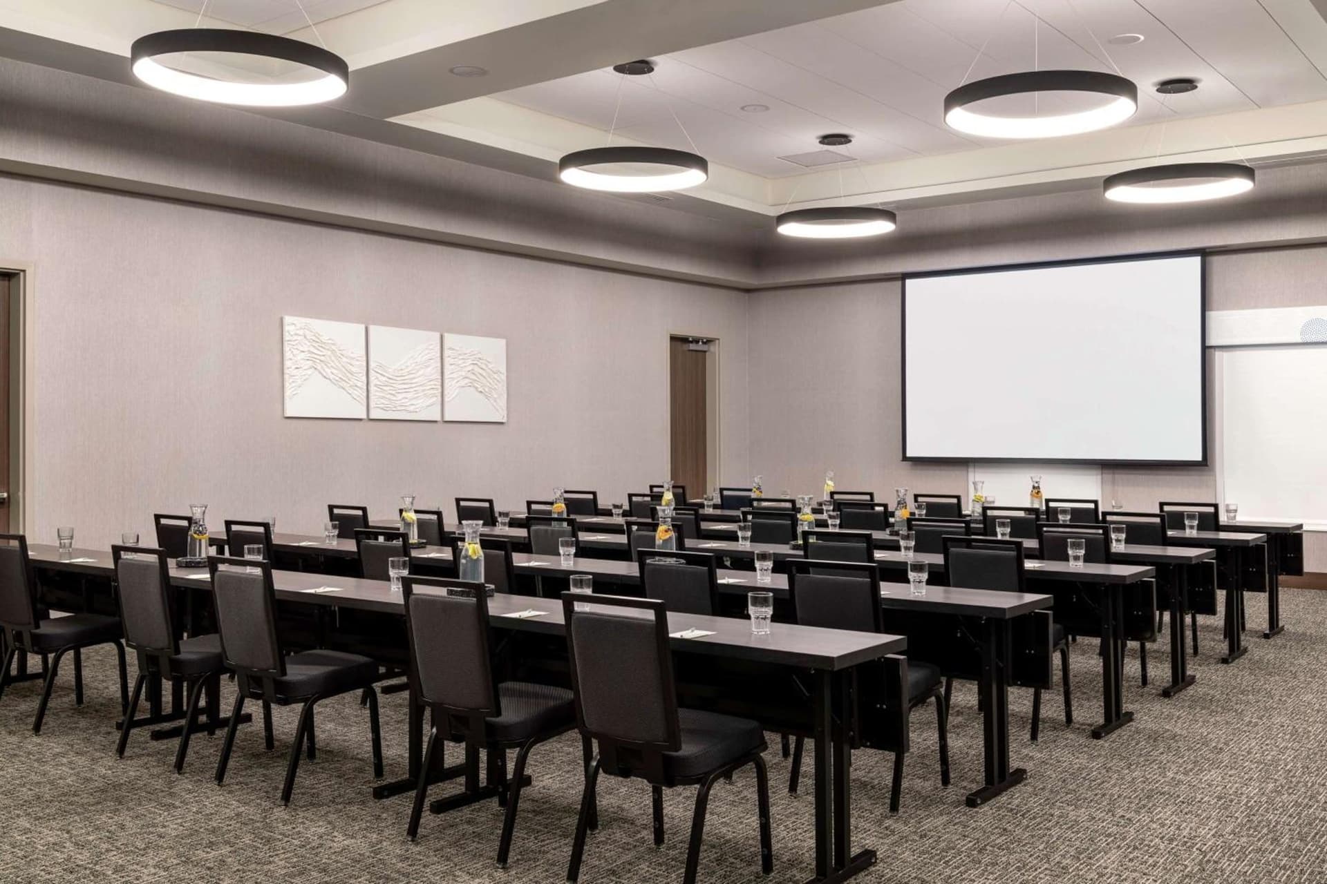 Home2 Suites By Hilton Denver Downtown Convention Center gallery photo in Denver, CO — image 4