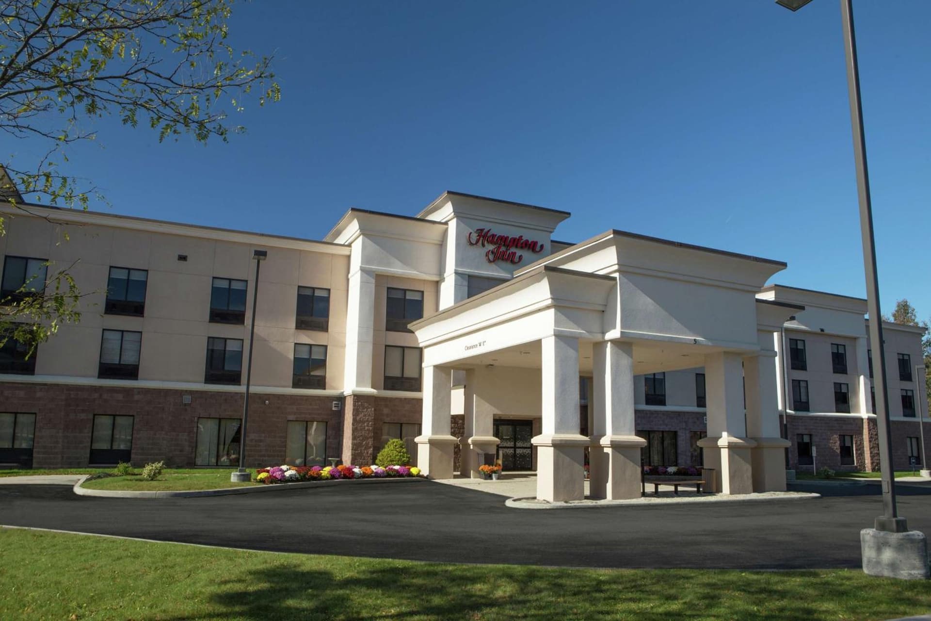 Hampton Inn Bennington interior in Bennington, VT — gallery photo 2