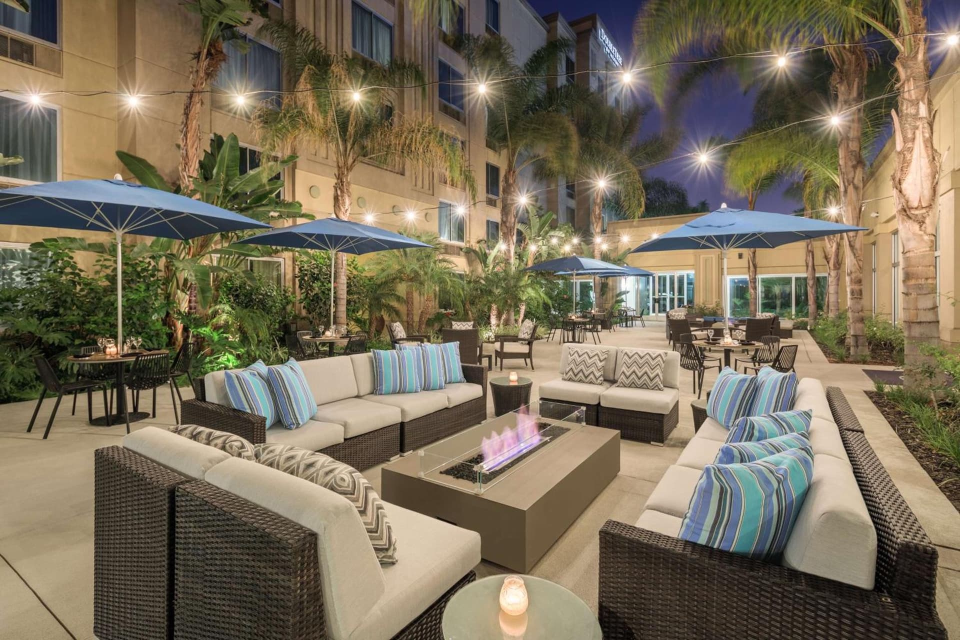 DoubleTree by Hilton Los Angeles/Commerce interior in Commerce, CA — gallery photo 2