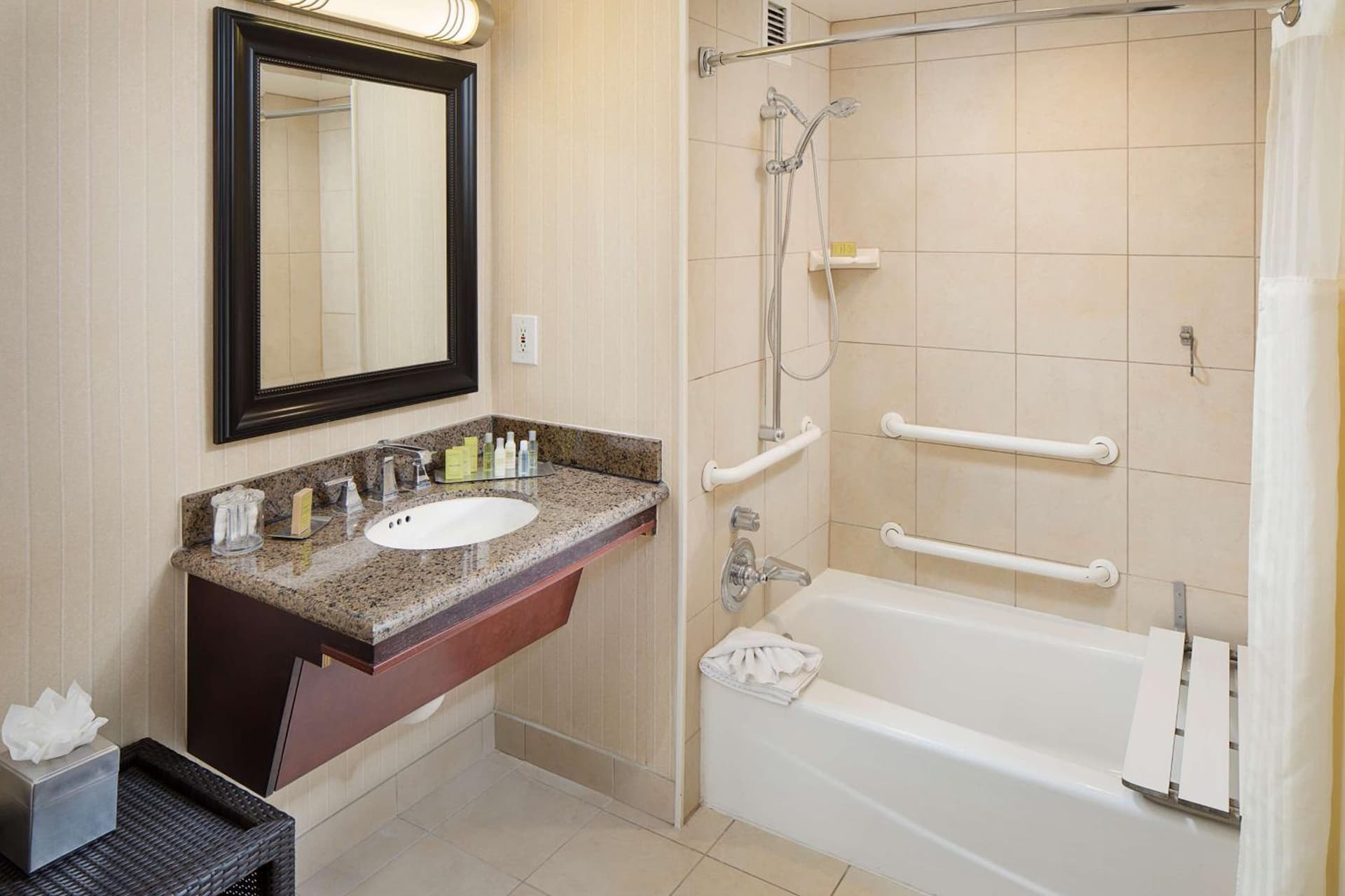 DoubleTree by Hilton Los Angeles/Commerce gallery photo in Commerce, CA — image 5