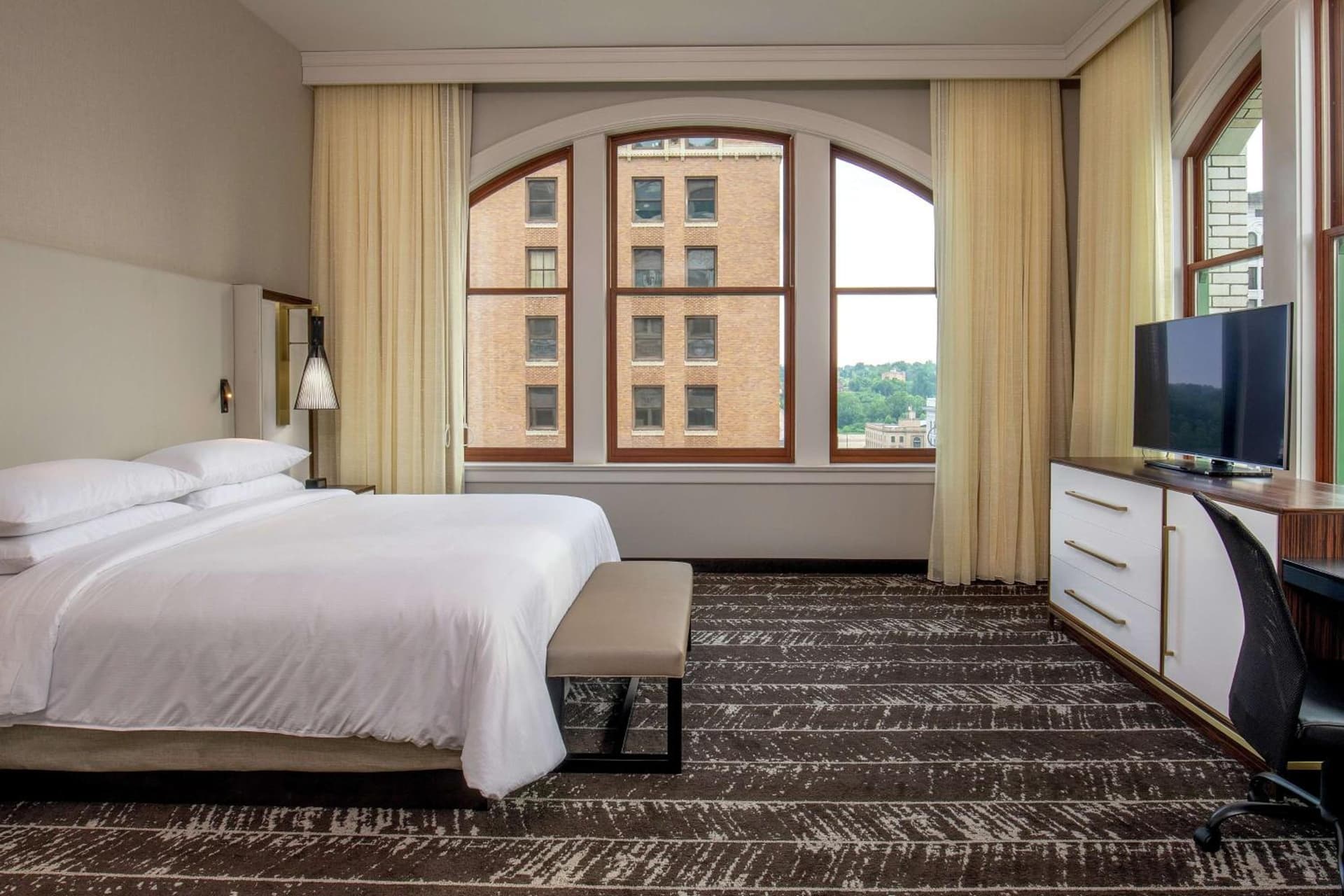 Doubletree By Hilton Youngstown Downtown gallery photo in Youngstown, OH — image 9