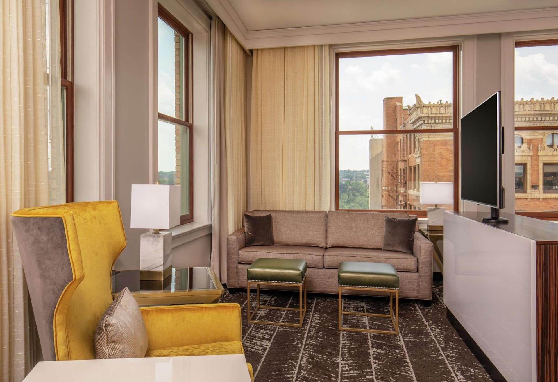 Doubletree By Hilton Youngstown Downtown interior in Youngstown, OH — gallery photo 2