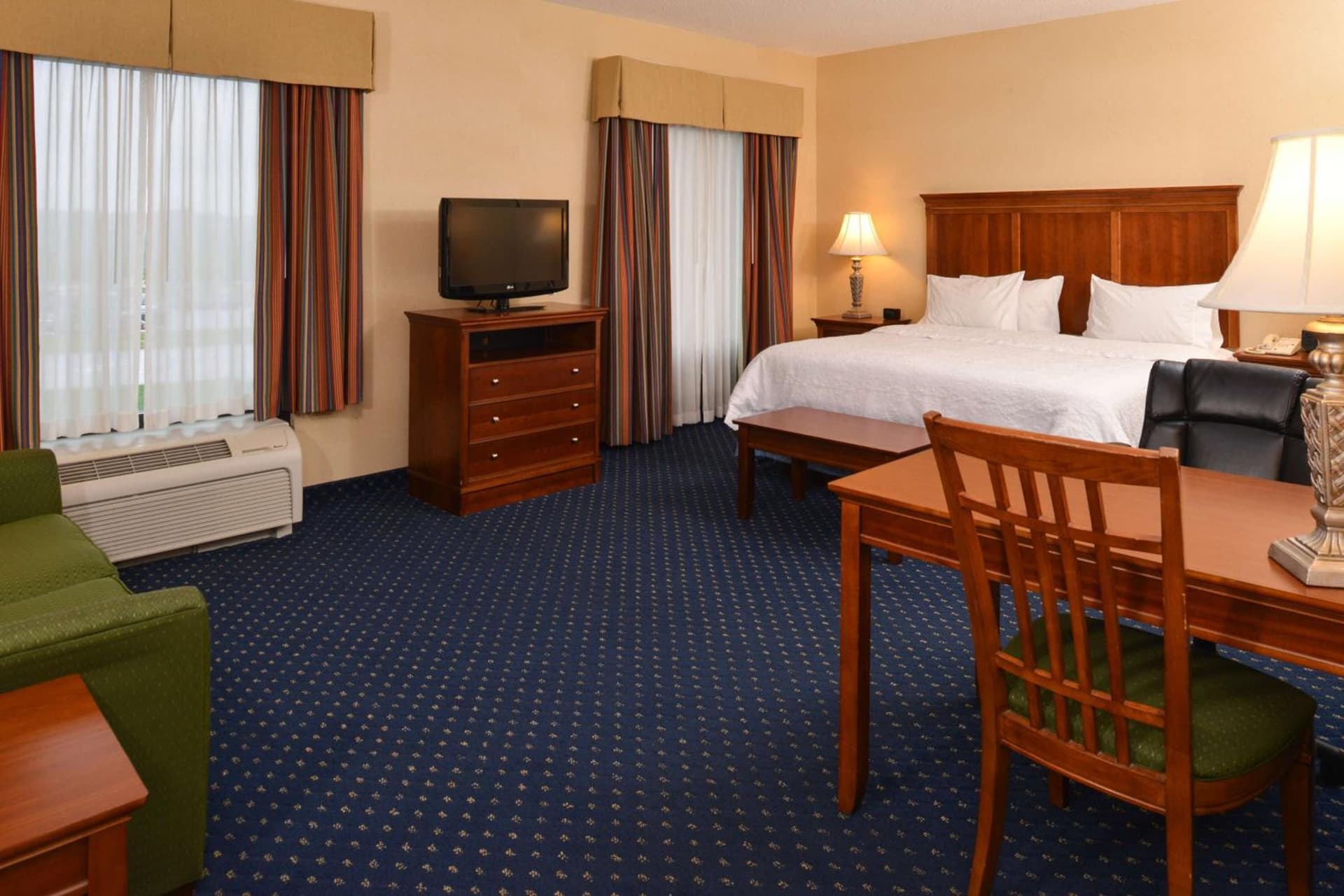 Hampton Inn and Suites Fredericksburg South property views in Fredericksburg, VA — gallery photo 3