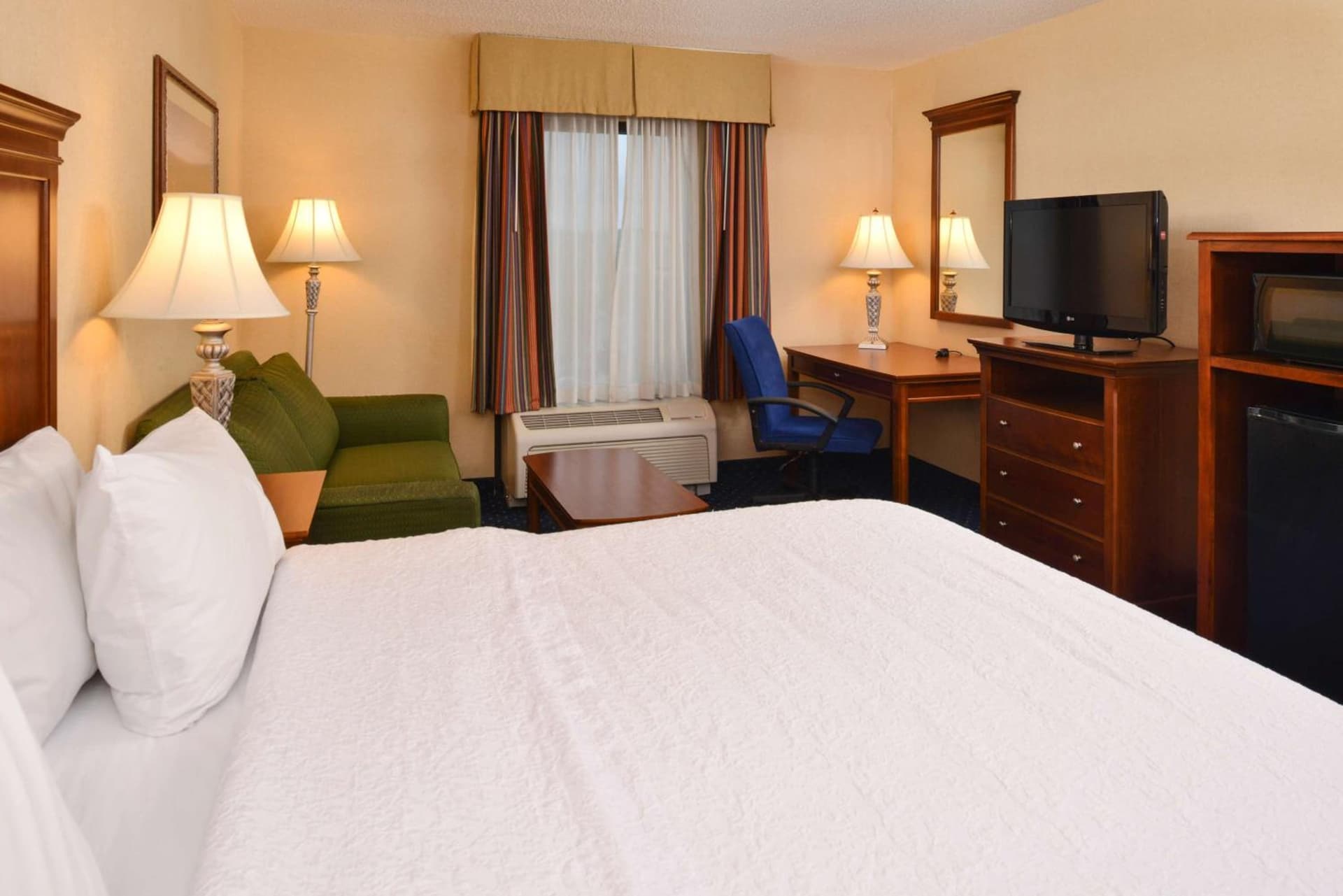 Hampton Inn and Suites Fredericksburg South gallery photo in Fredericksburg, VA — image 8