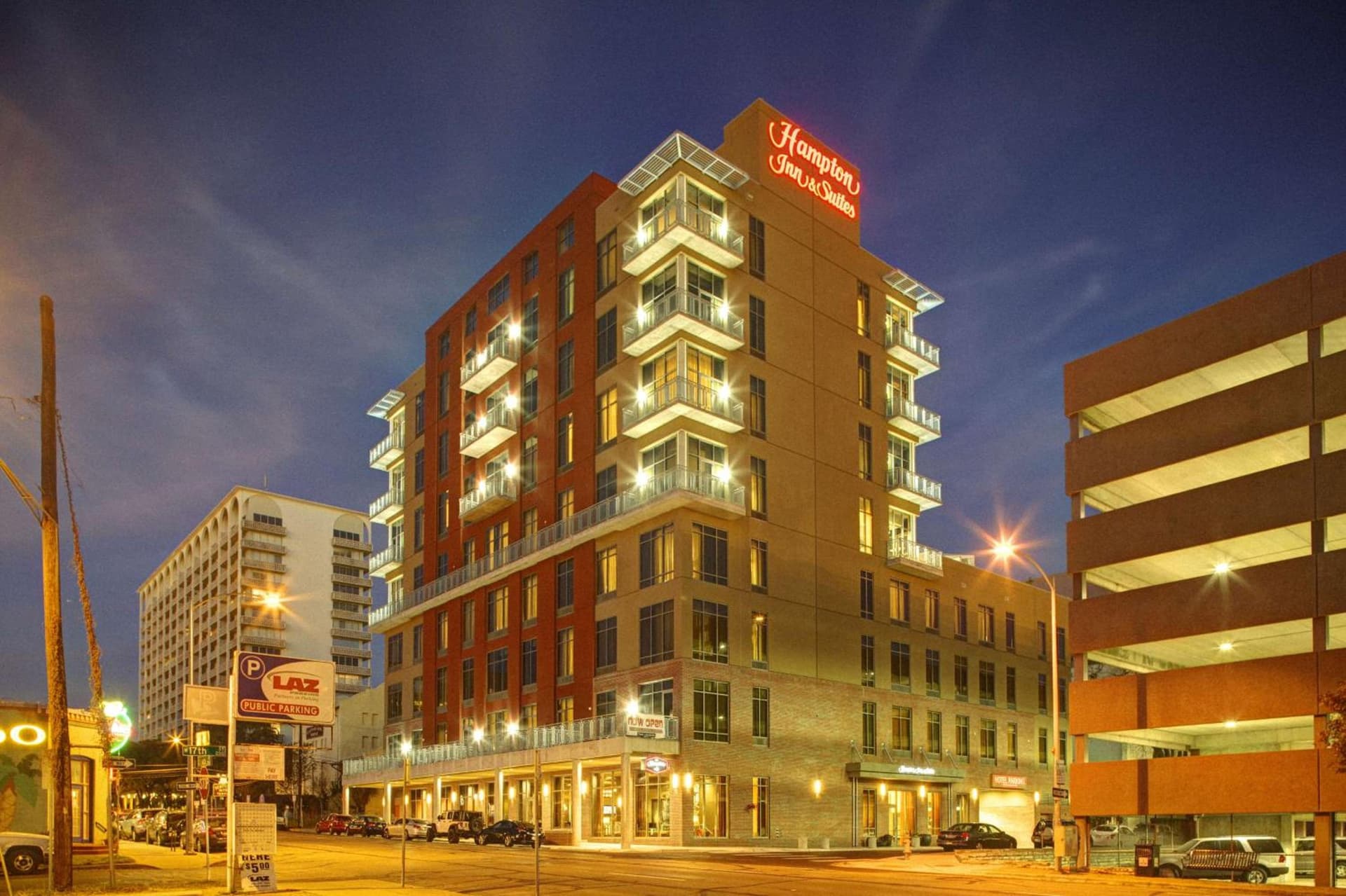 Hampton Inn and Suites Austin University Capitol interior in Austin, TX — gallery photo 2